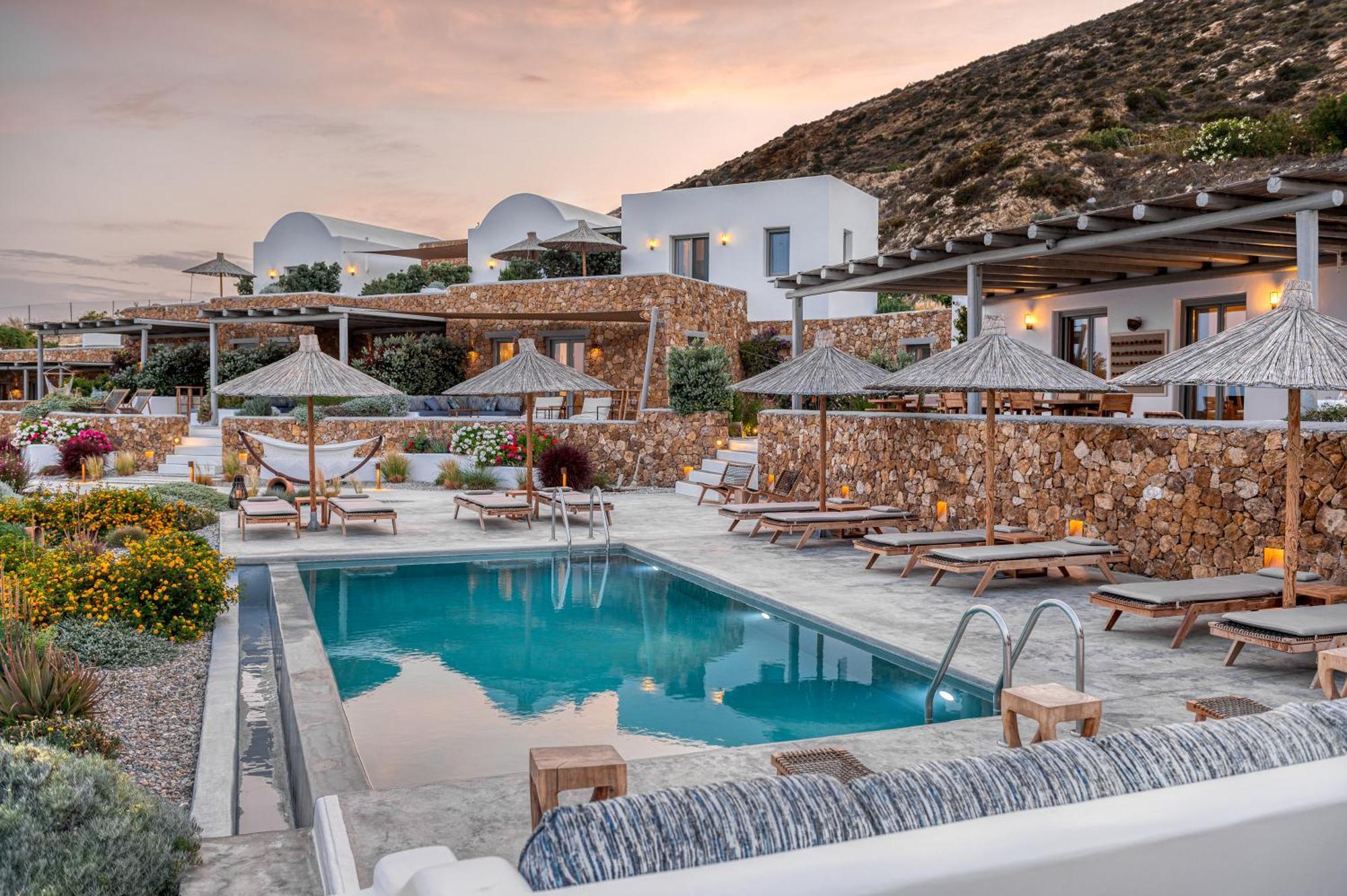 Hotel Ypseli Anafi's Hive 2*