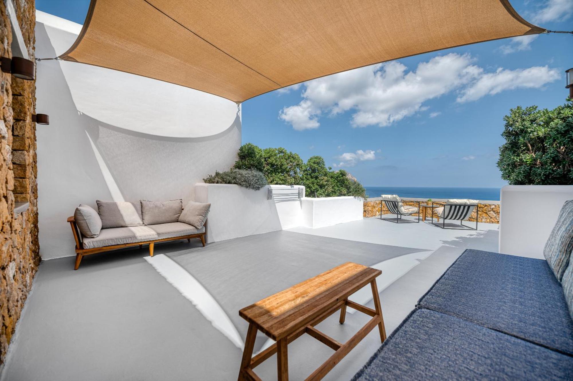 Ypseli Anafi's Hive Hotel 2*