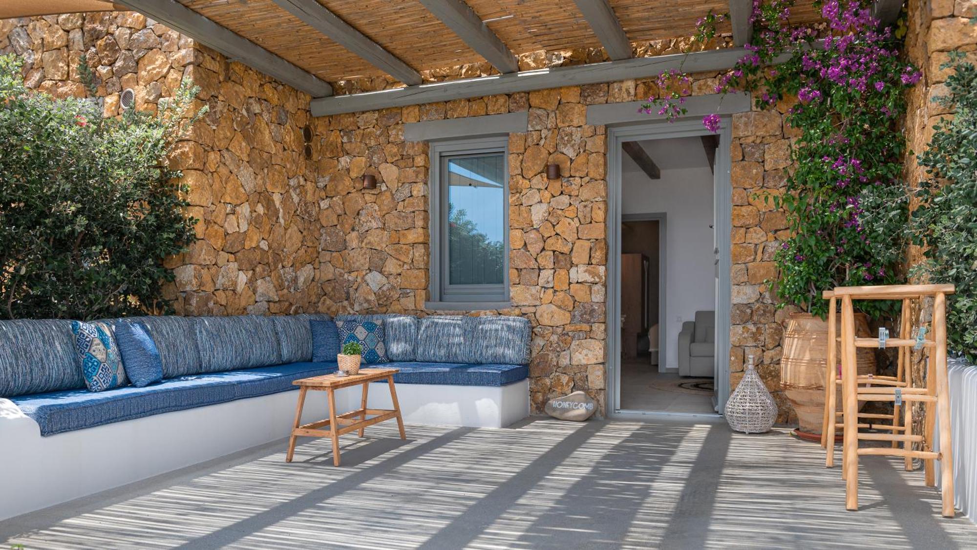 Hotel Ypseli Anafi's Hive