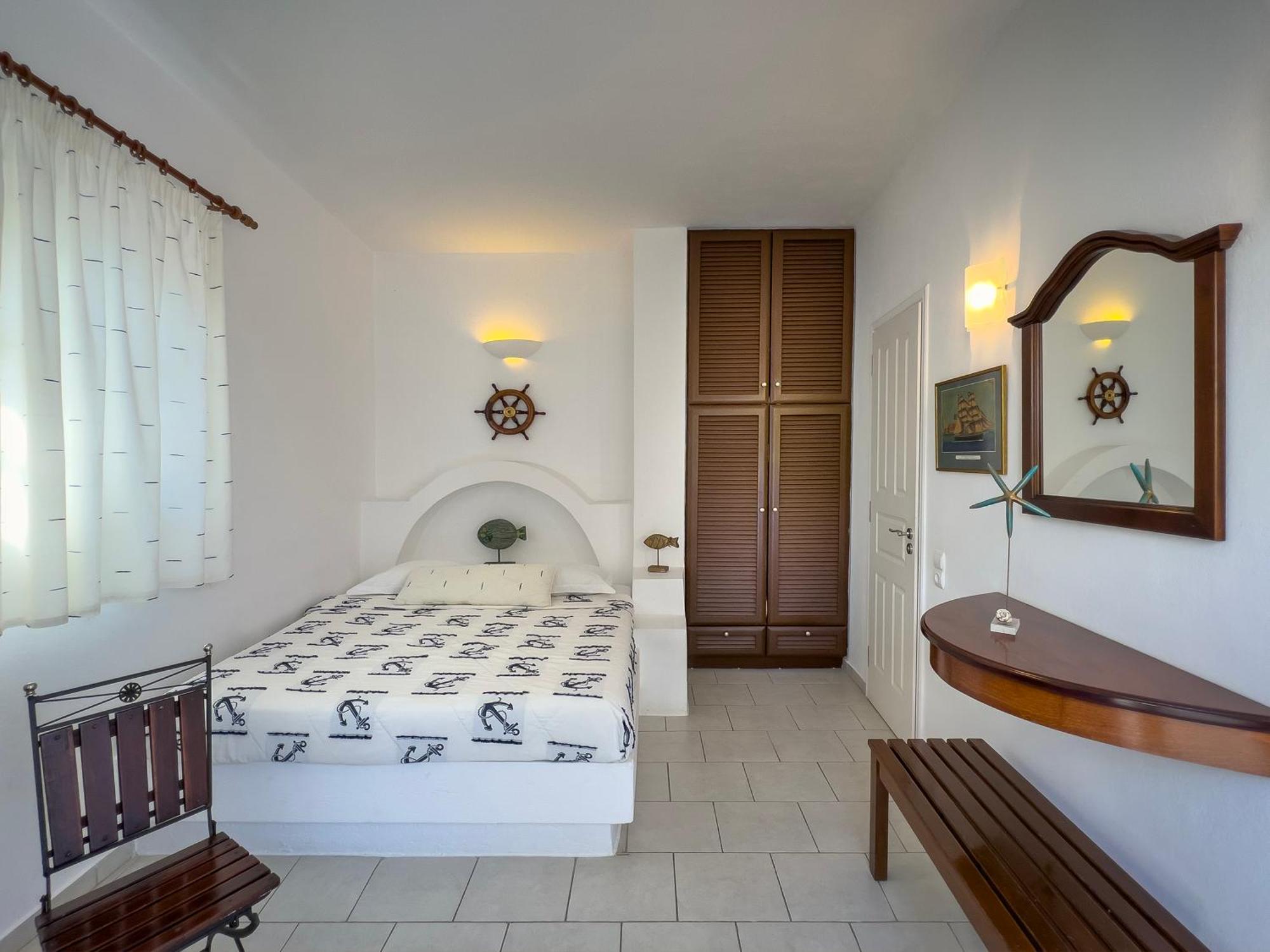 Chora & Hotel Folegandros Town