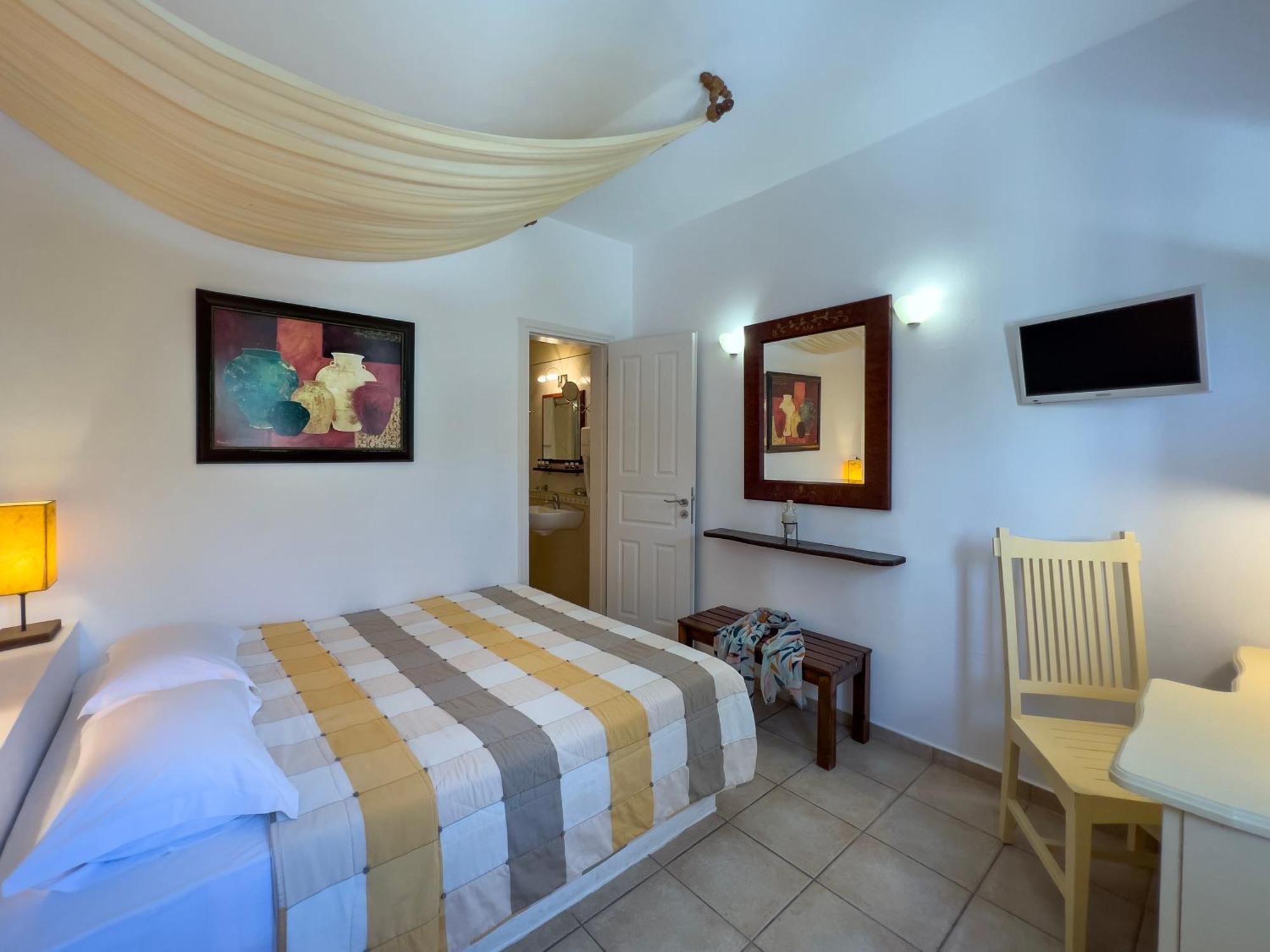 Hotel Chora & 4*