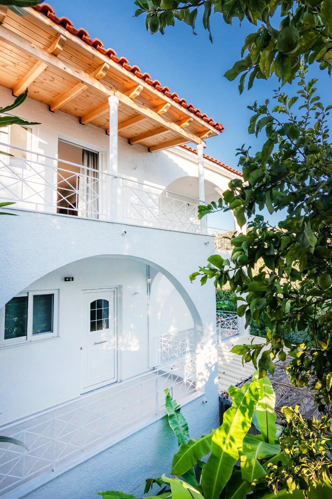 Aparthotel Peroulia