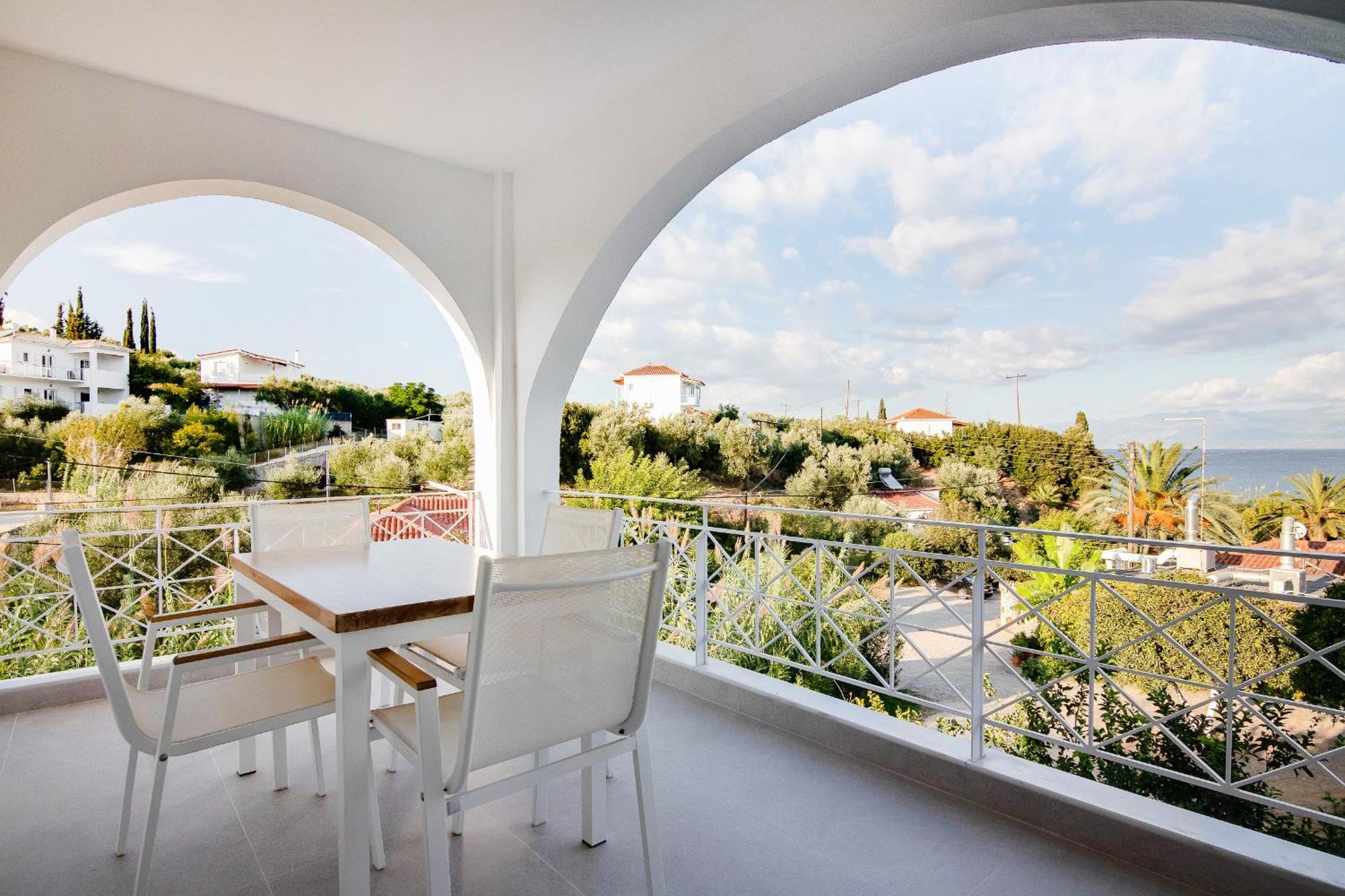 Aparthotel Peroulia *