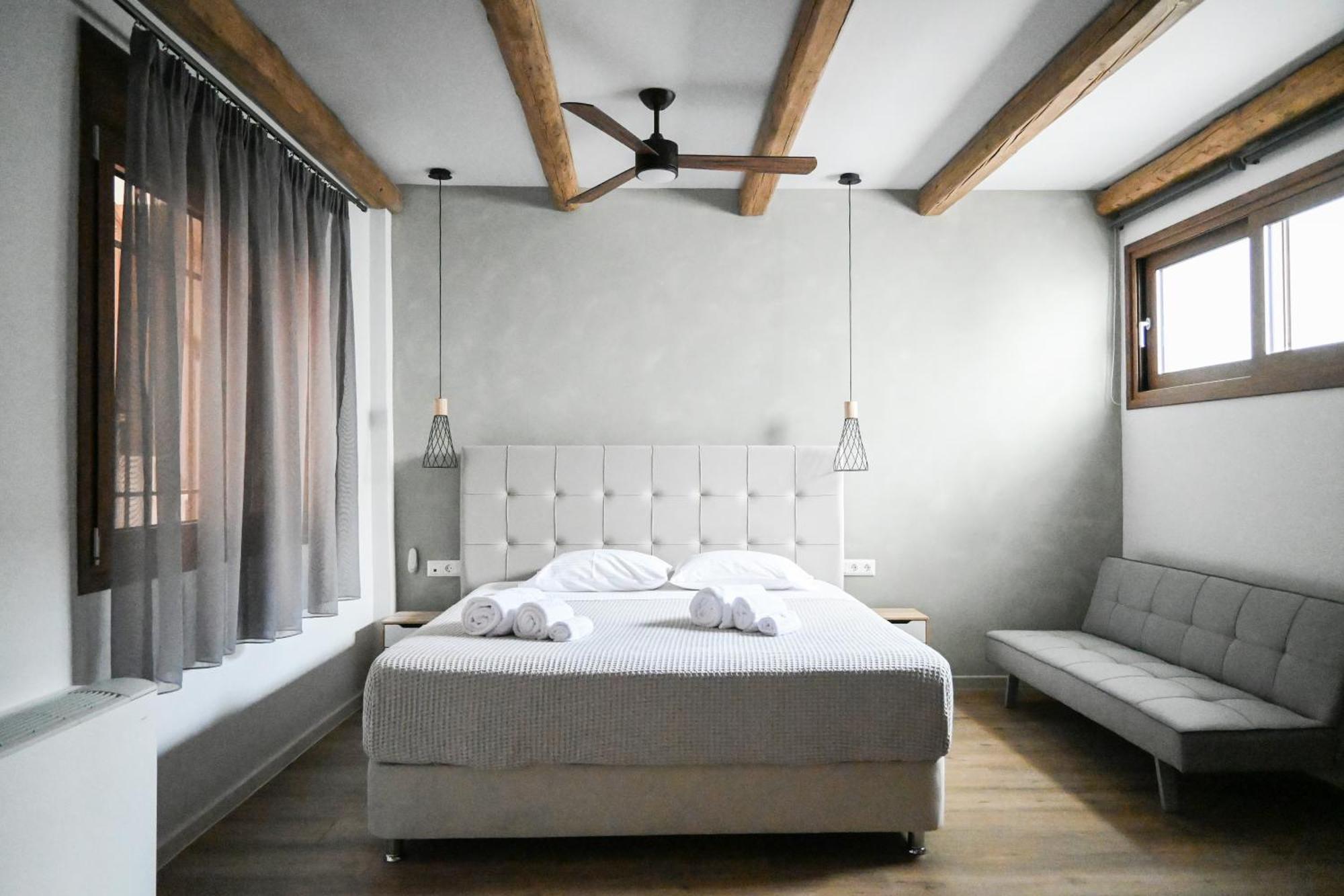 Aparthotel Komody Delphi