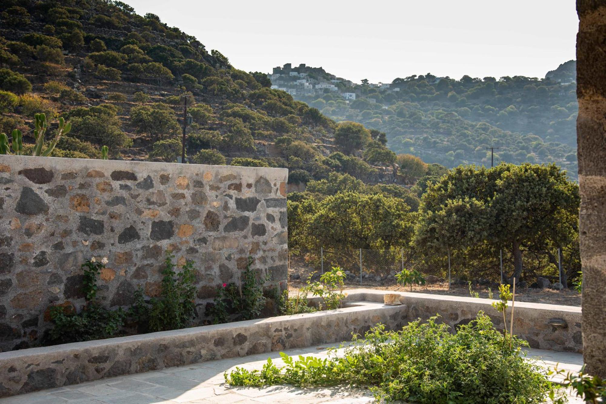 Apartment Pavlaina Complex Of Traditional Residences In Nisyros. Enjoy The Garden And The Sea View *