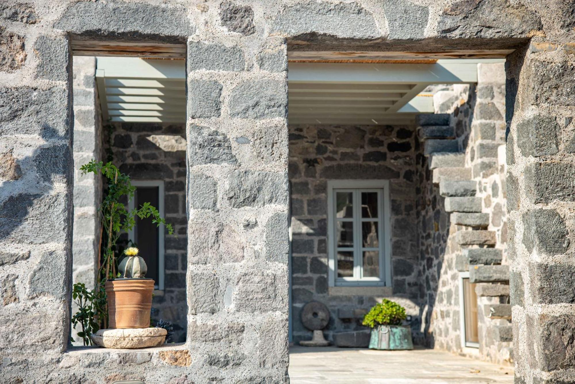 Pavlaina Complex Of Traditional Residences In Nisyros. Enjoy The Garden And The Sea View Emporeios (Nisyros)