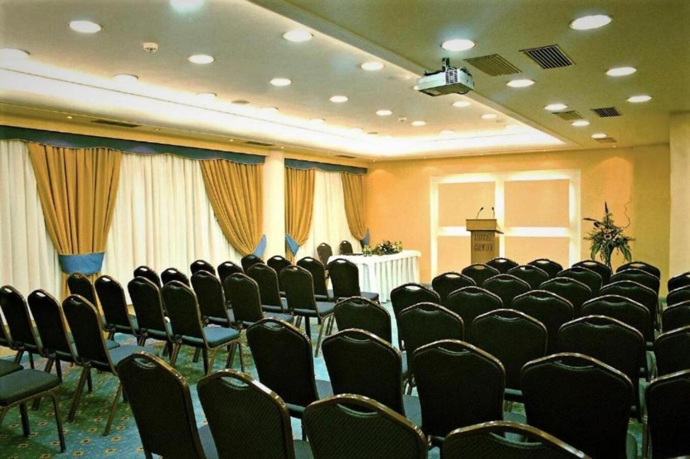 Savoy Hotel 3*