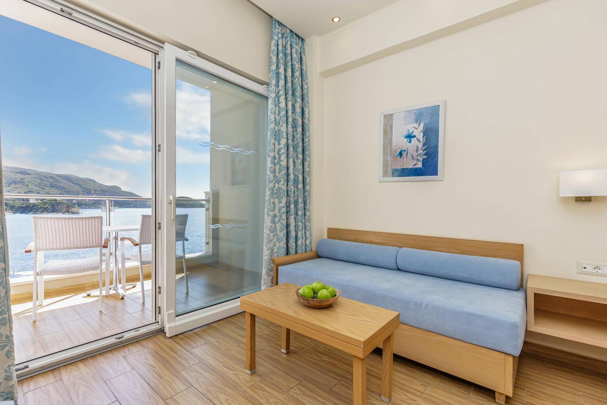 Akrotiri - Adult Friendly Hotel