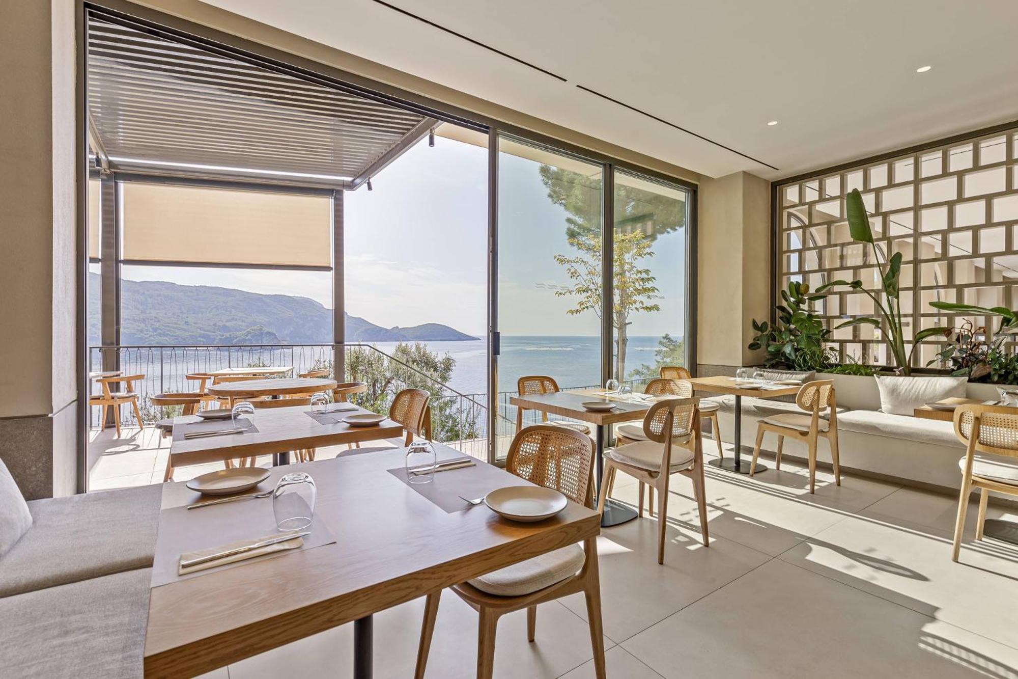 Akrotiri - Adult Friendly Hotel