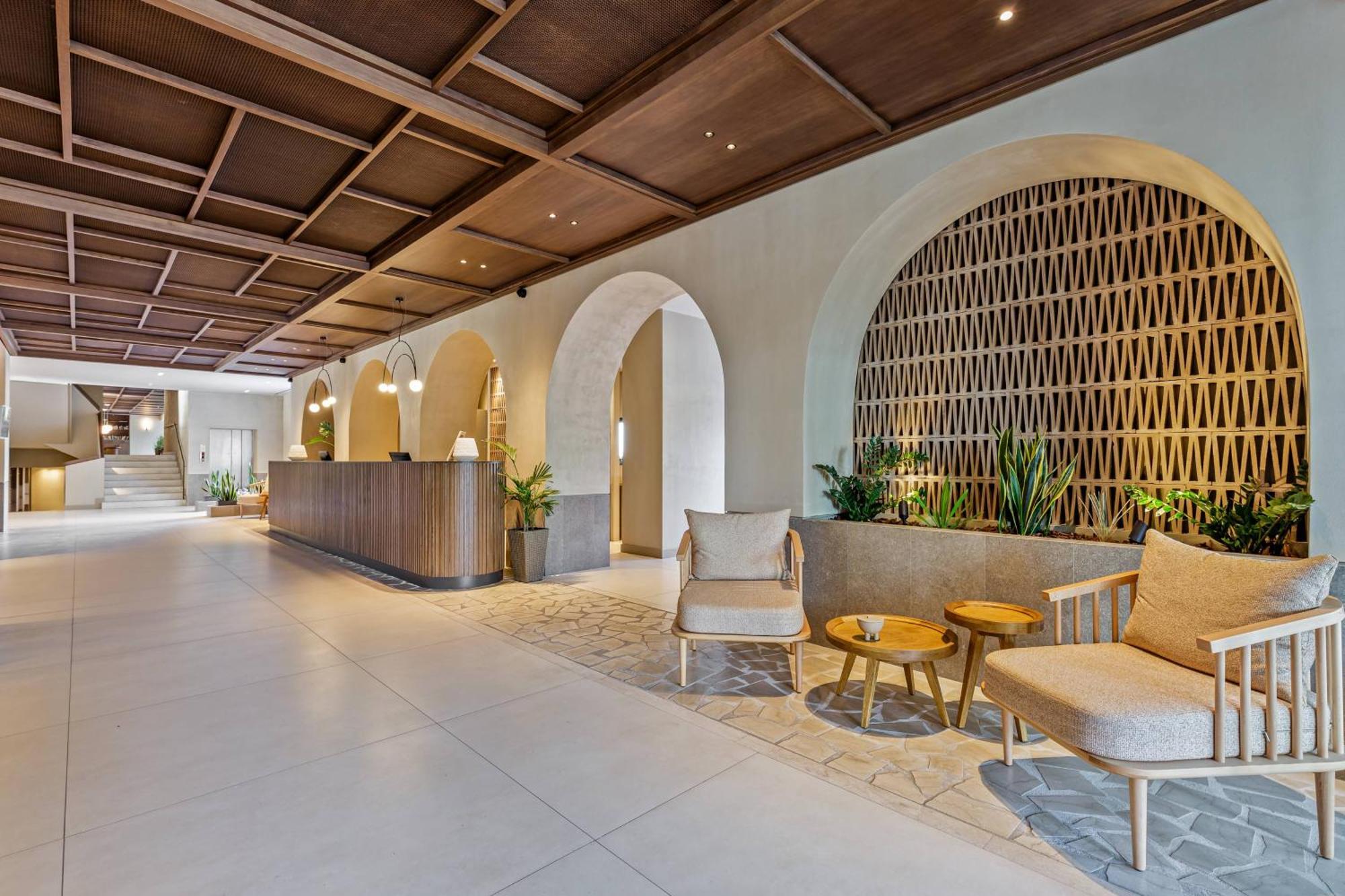 Akrotiri - Adult Friendly