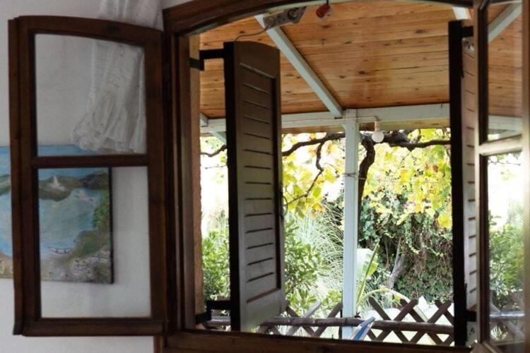 Pleasant In Peoymno With Garden