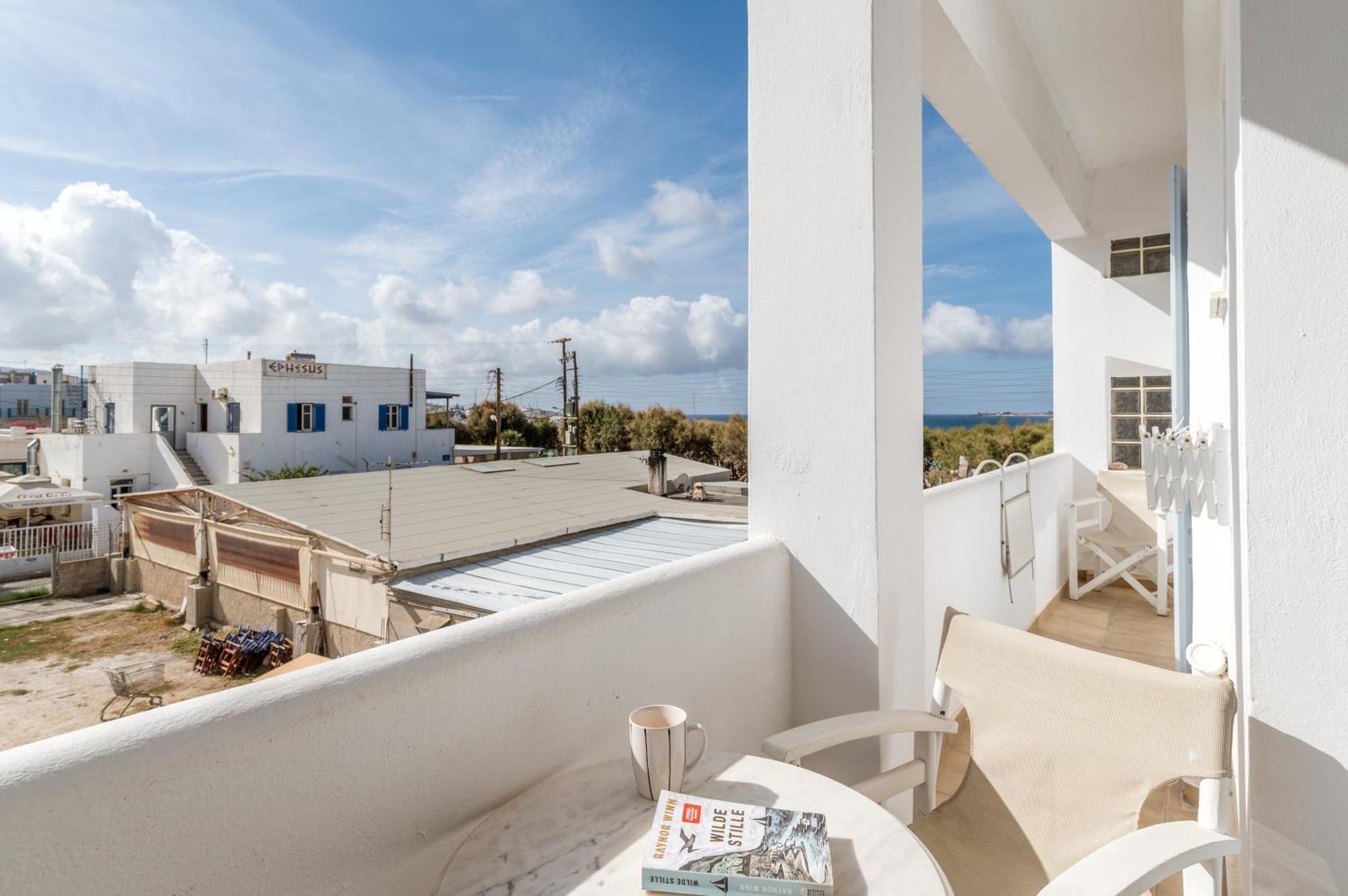 Livadia Apt B * Parikia (Paros)