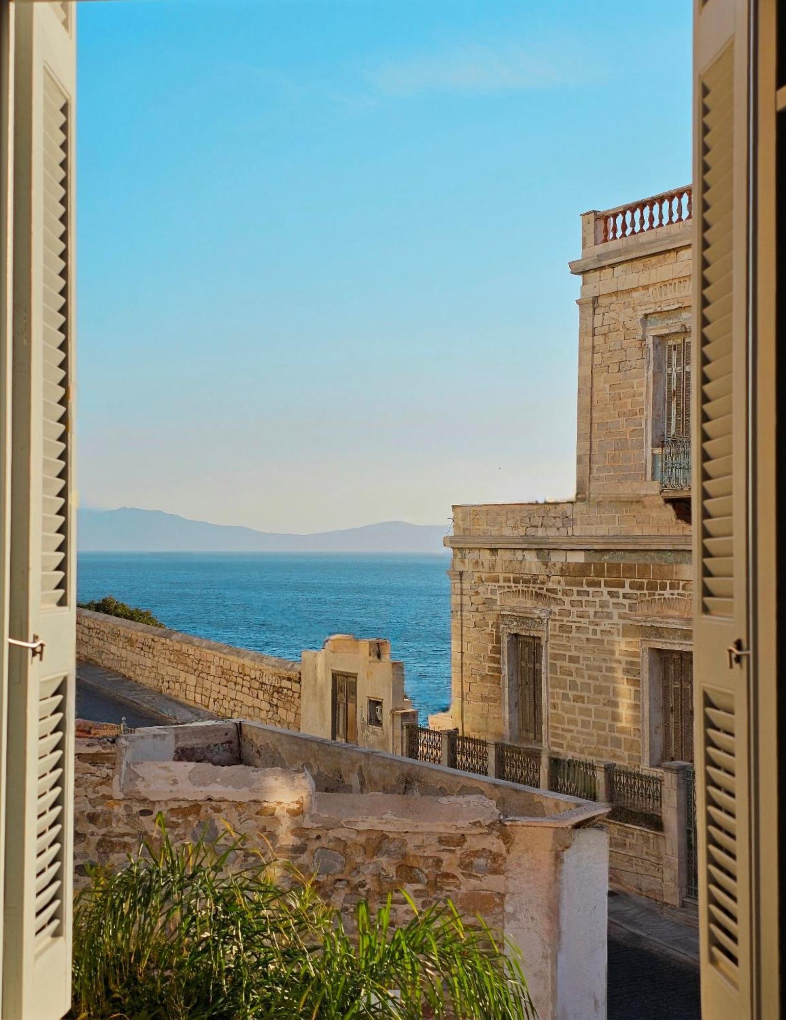 Aristide - Small Luxury Of The World