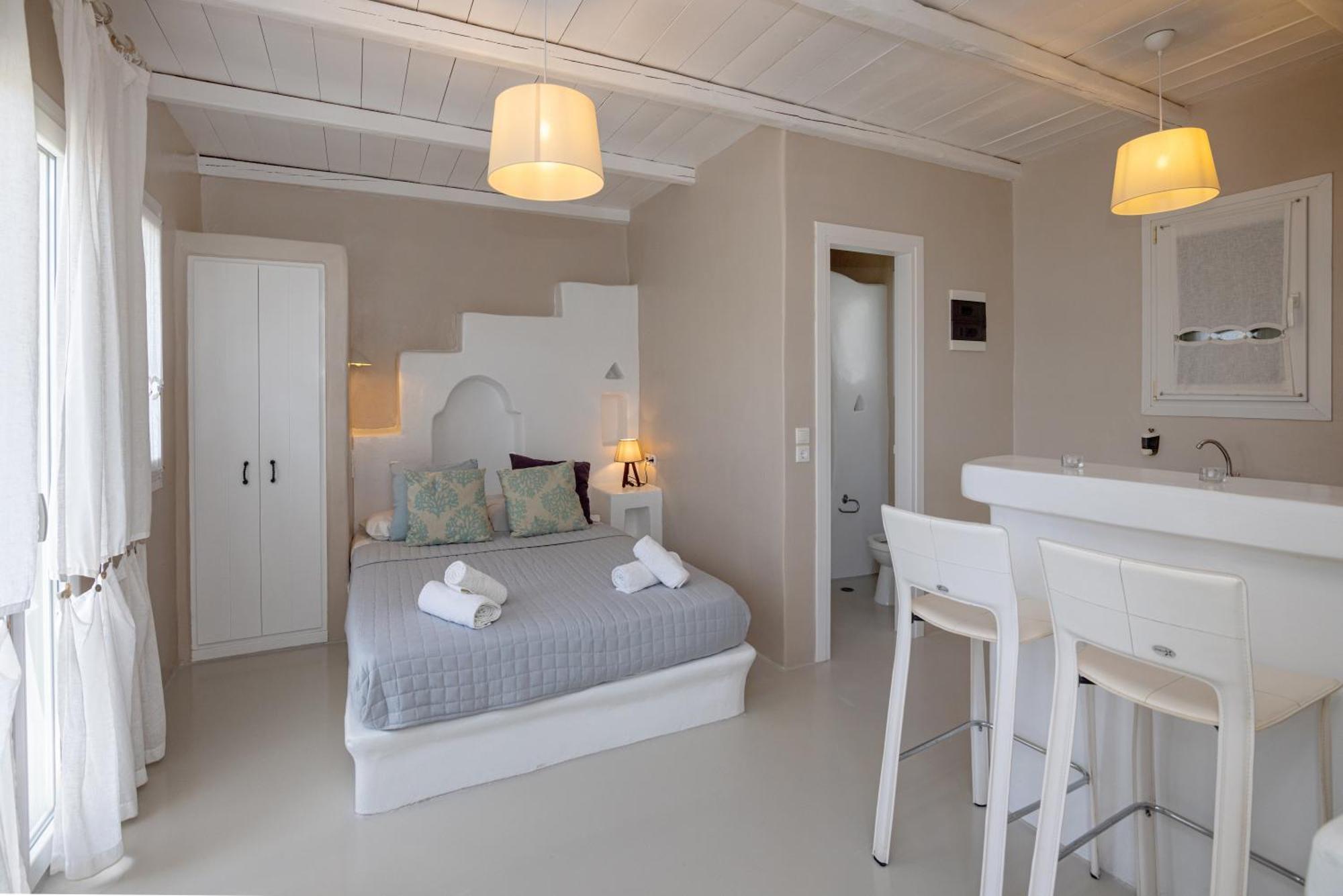 Soulmate's Tinos Kionia