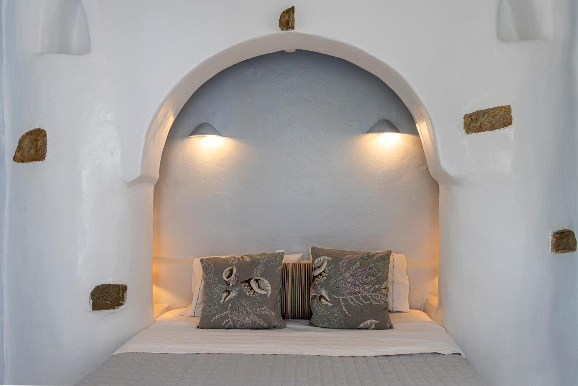 Soulmate's Tinos Kionia