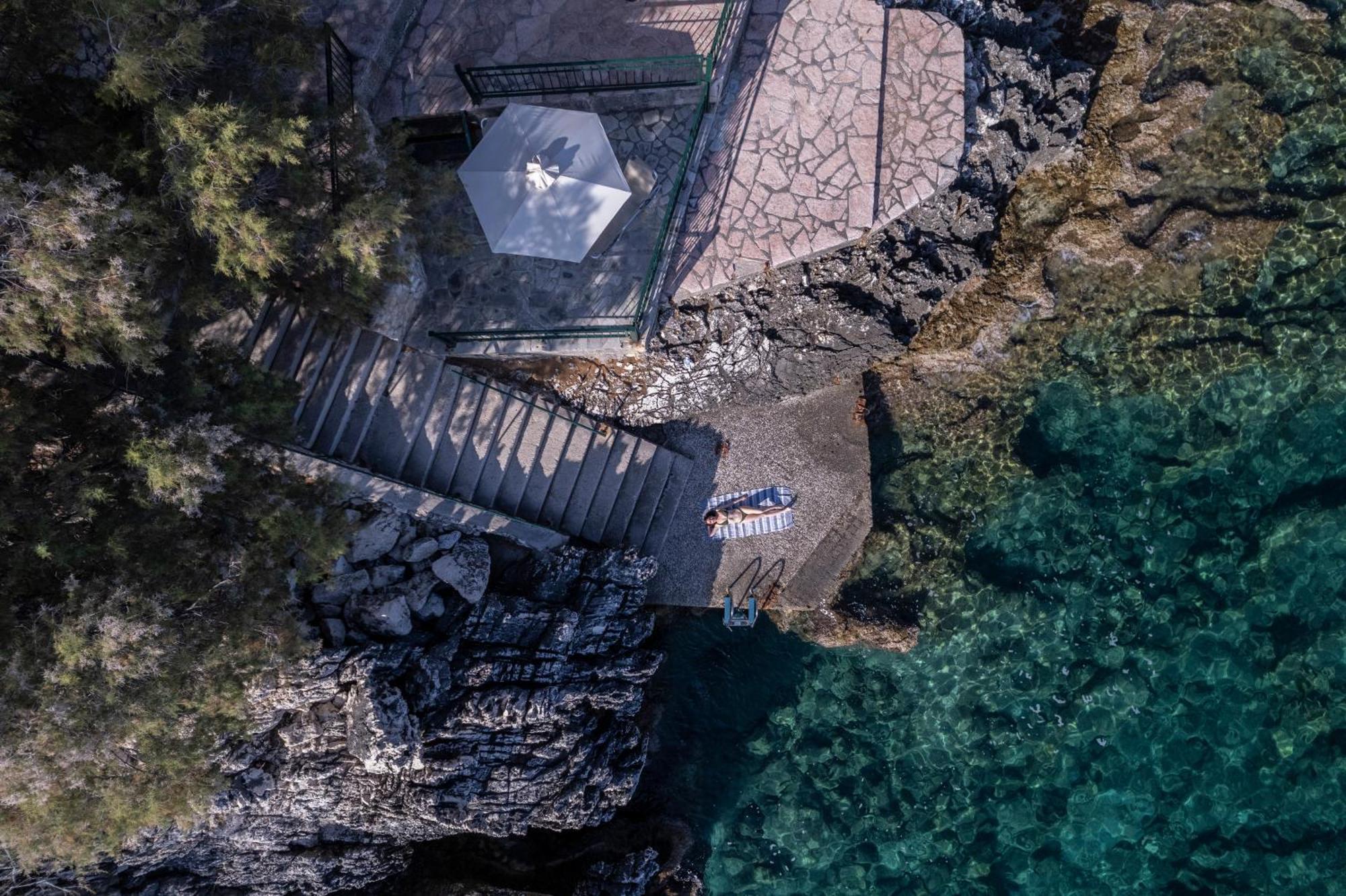 Louis Apostolata Island Resort