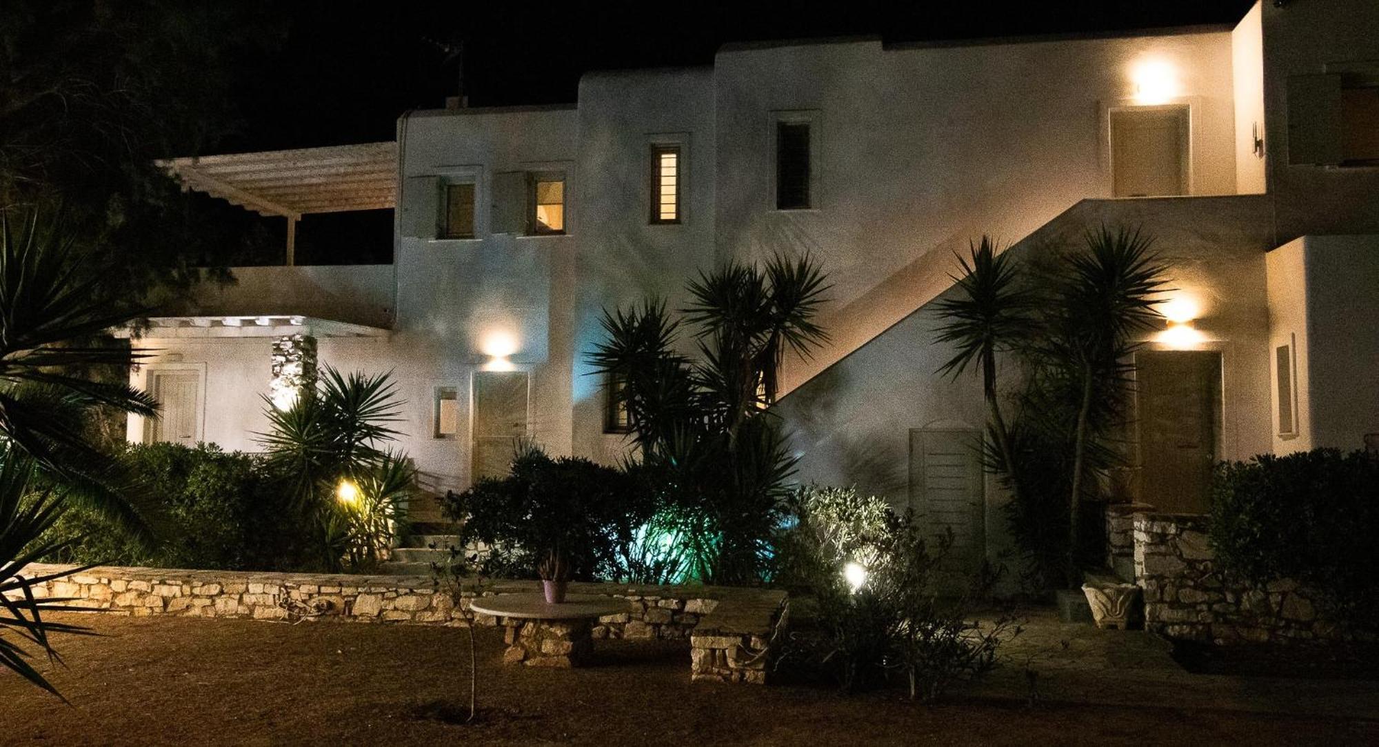 Mika * Naousa (Paros)