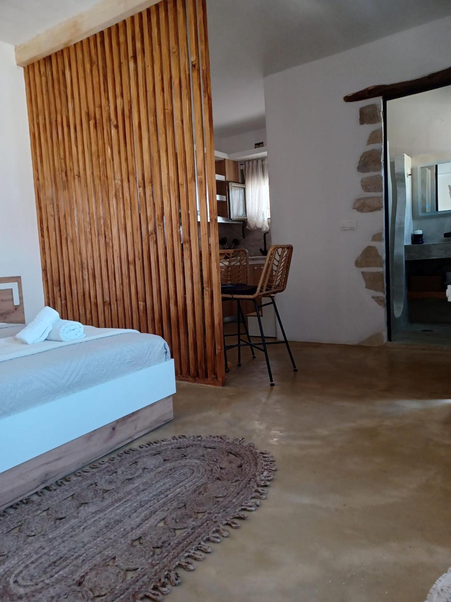 Apartment Sonia's Luxury With Jacuzzi Kamilari