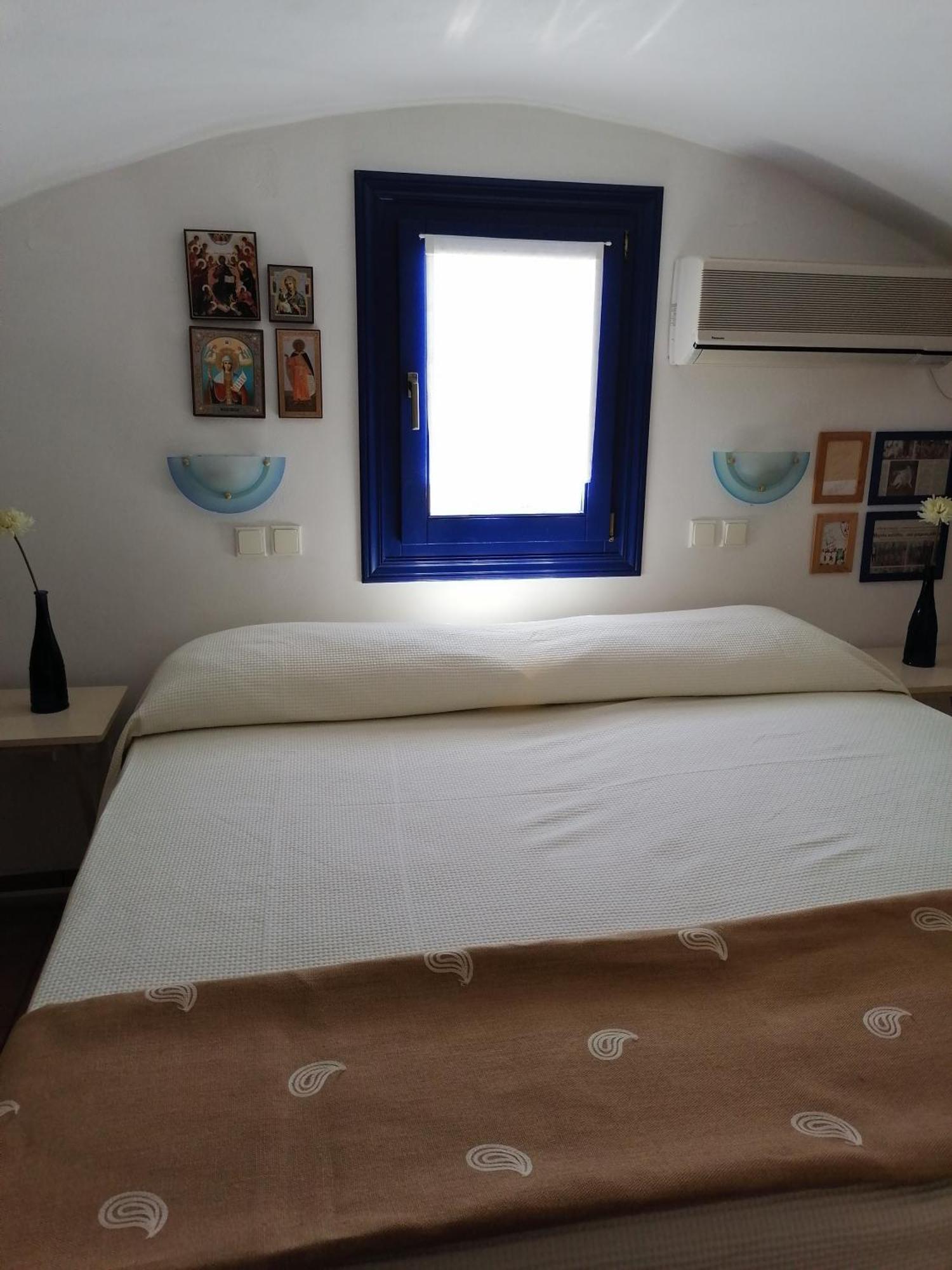 Hones - Relax House Perissa (Santorini)
