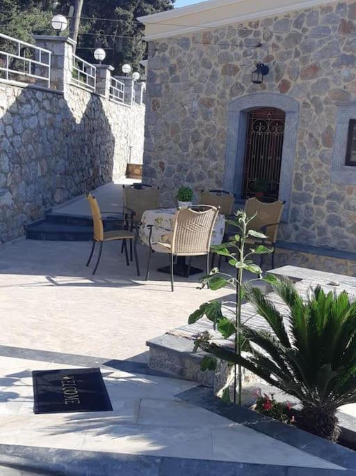 Panos Renos Studio, A Cozy By The Beach!