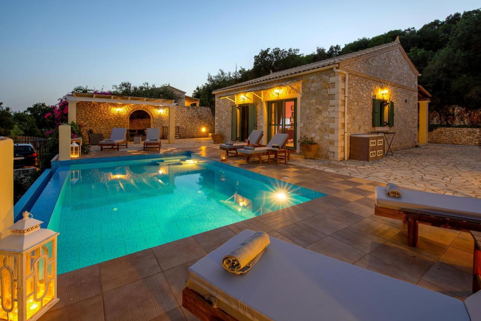 Lilac Lilium Artistsvillas Villa Gaios