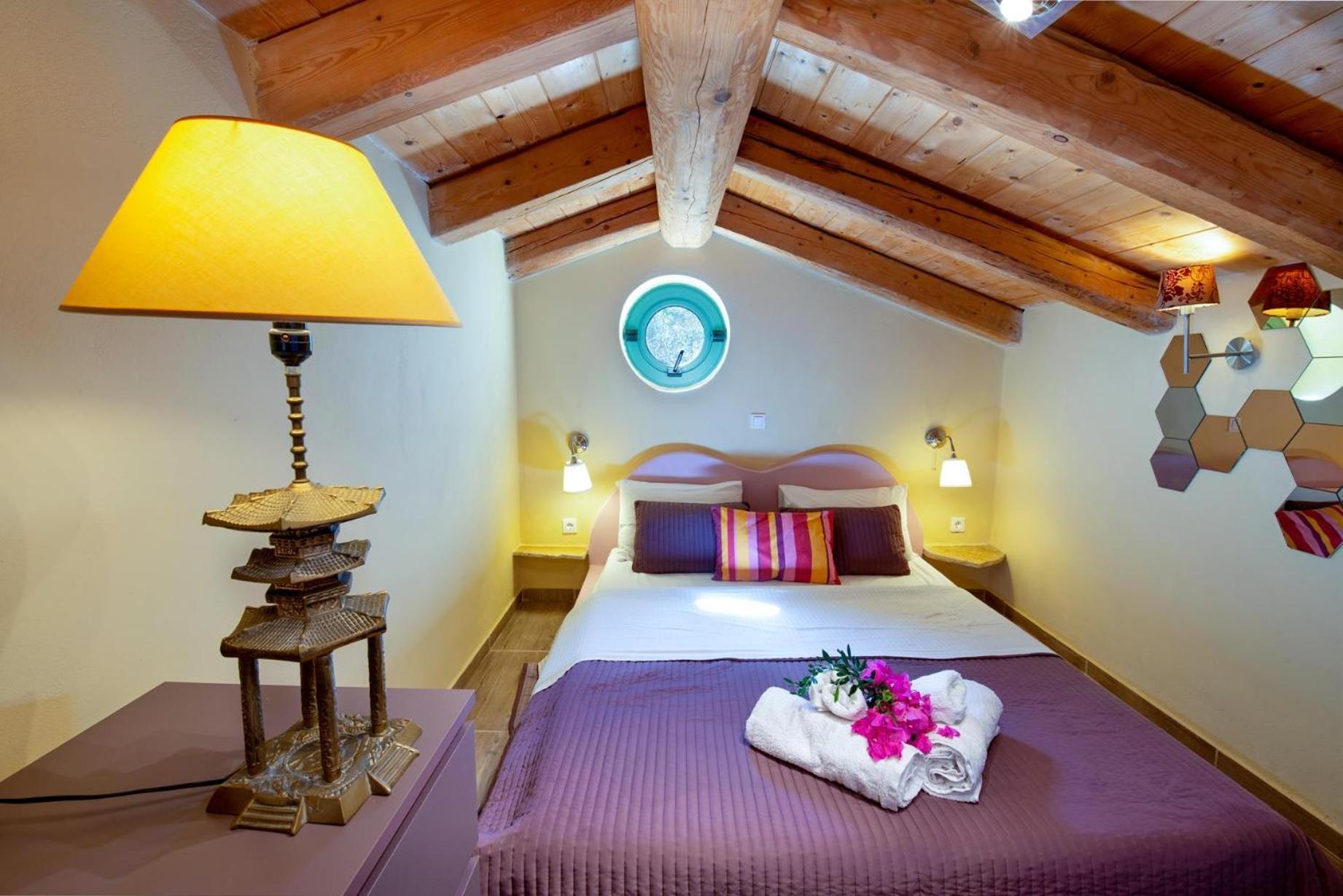 Lilac Lilium Artistsvillas Gaios