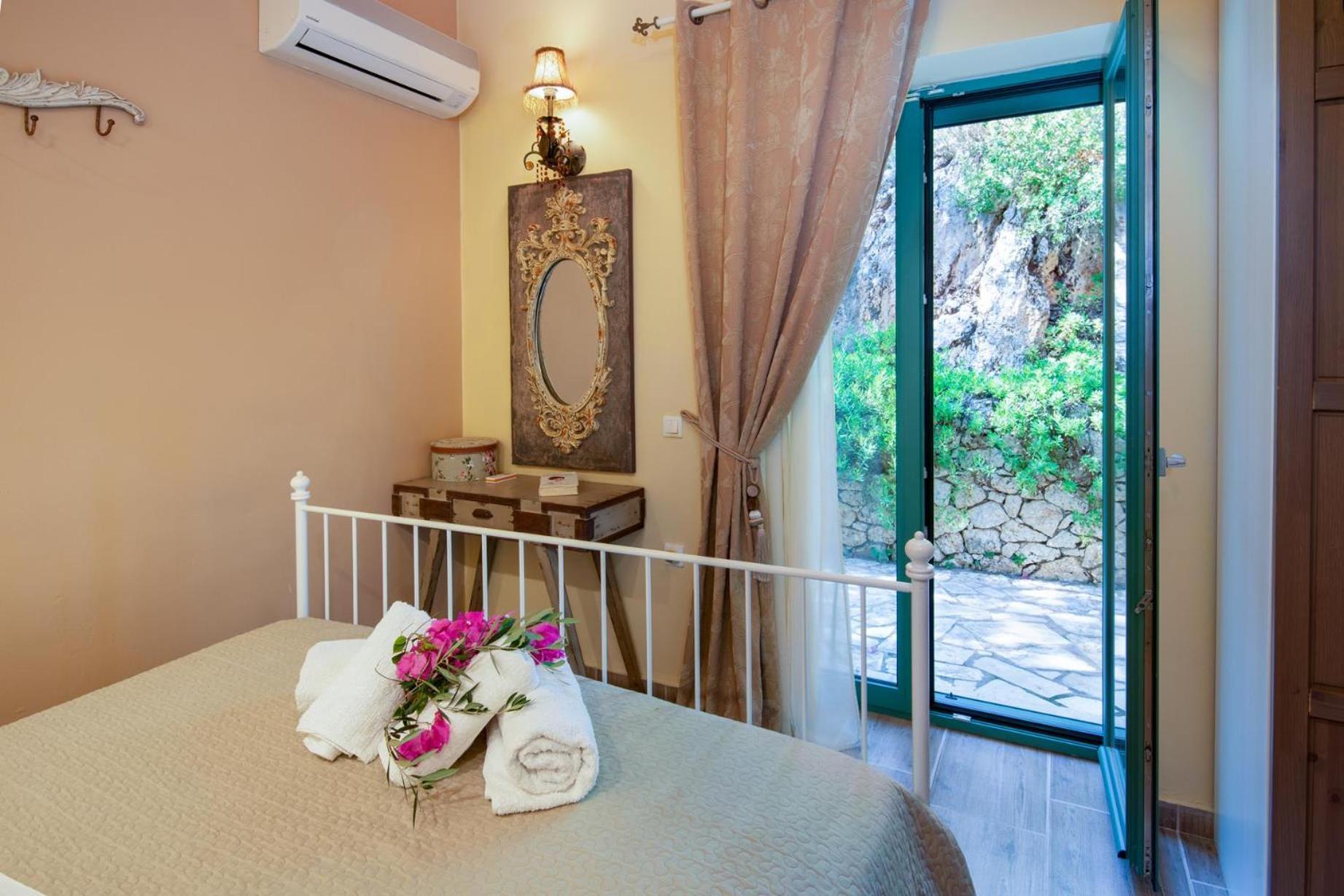 Lilac Lilium Artistsvillas Gaios
