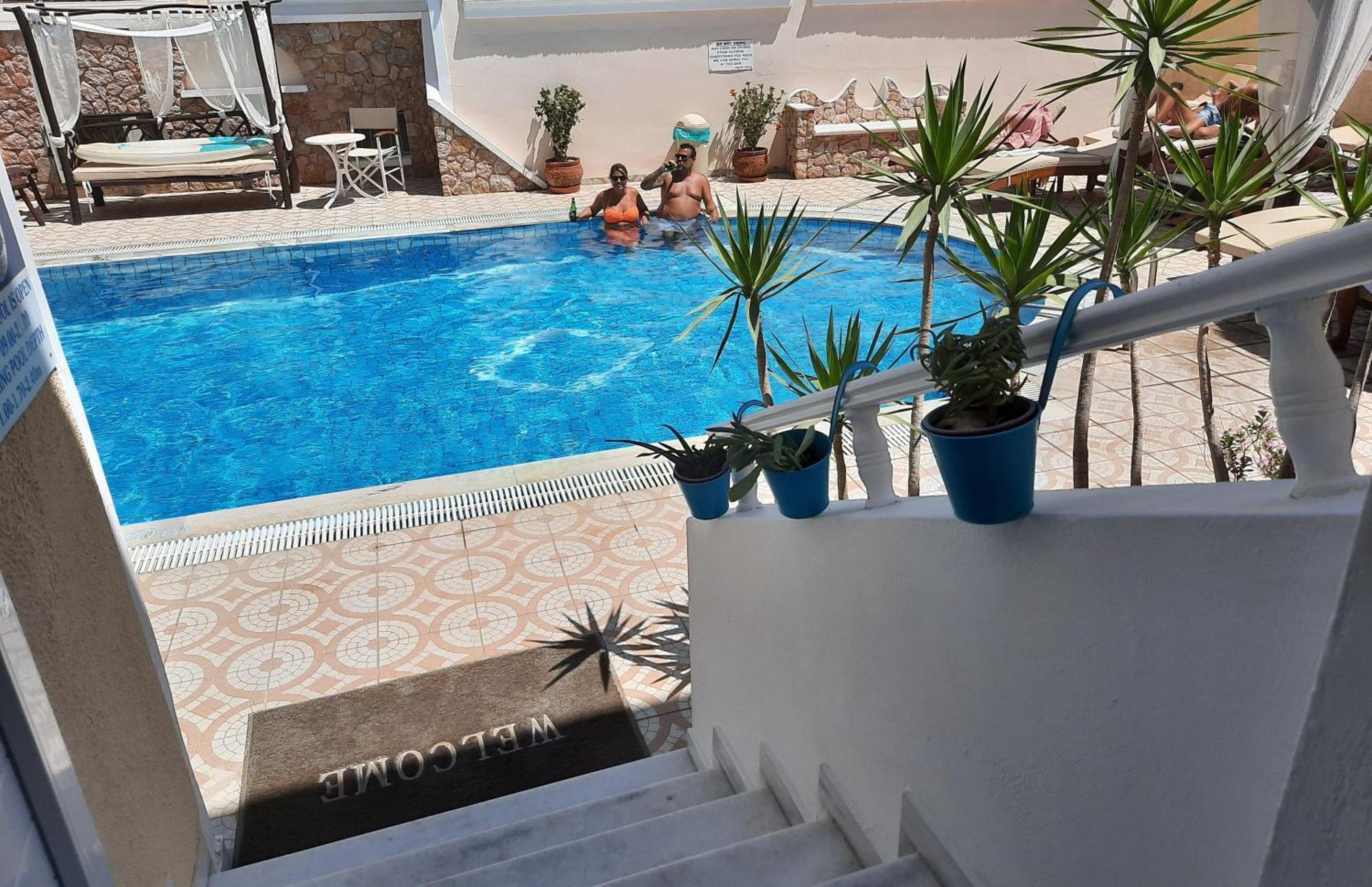 Zeus Aparthotel Kamari (Santorini)