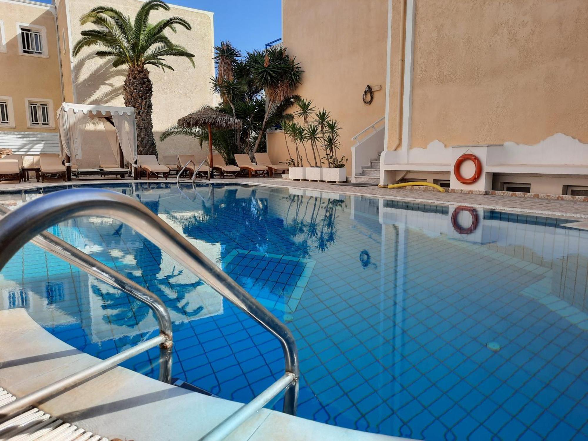 Zeus Aparthotel 2*