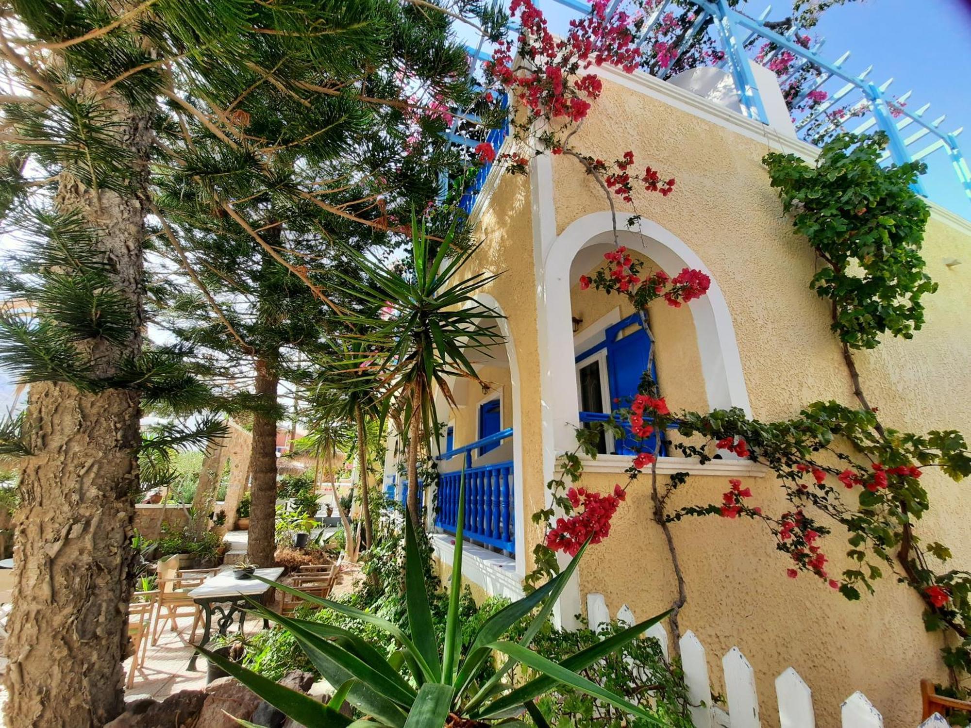 Zeus Aparthotel Kamari (Santorini)