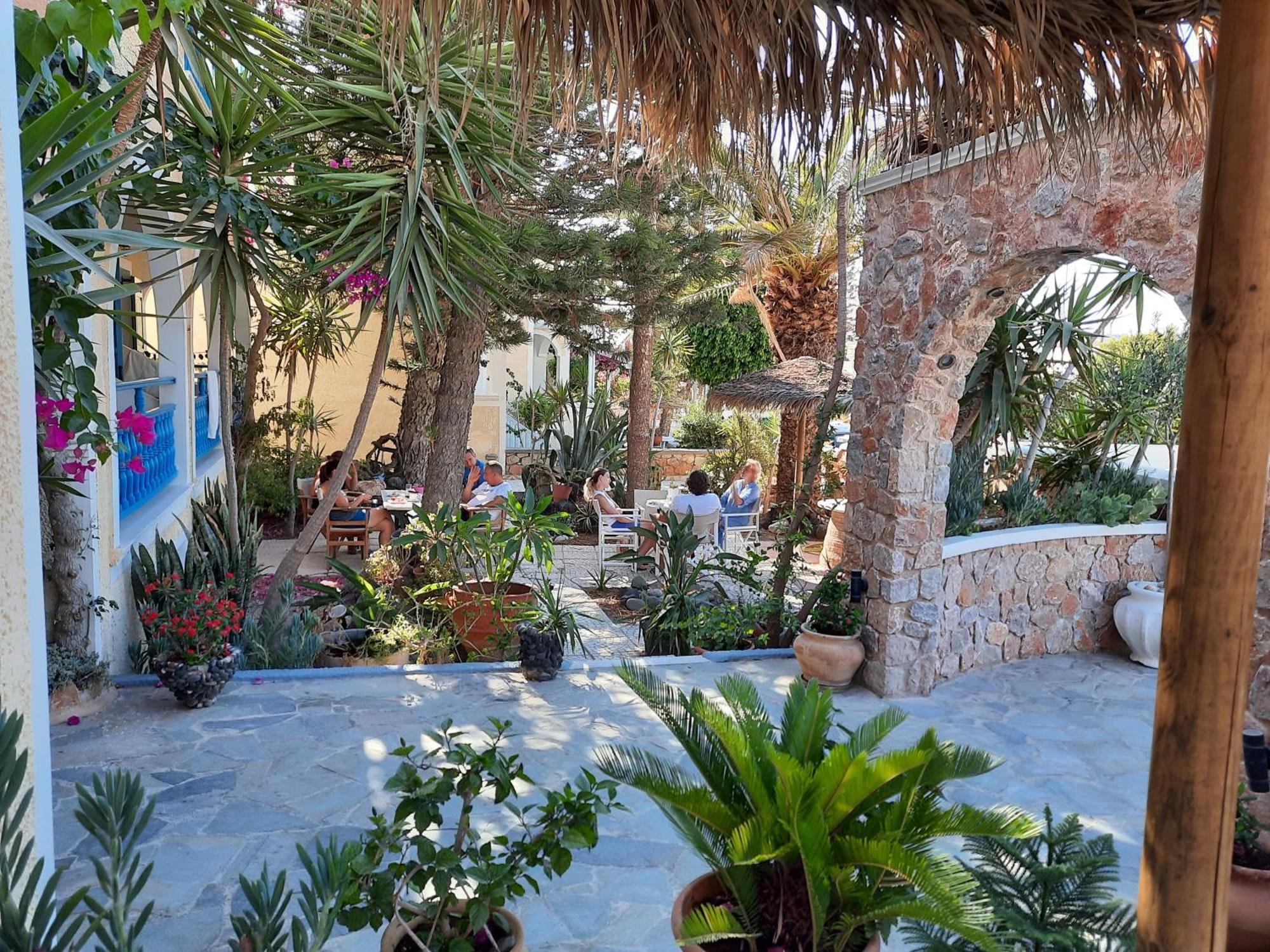 Zeus Aparthotel Kamari (Santorini)