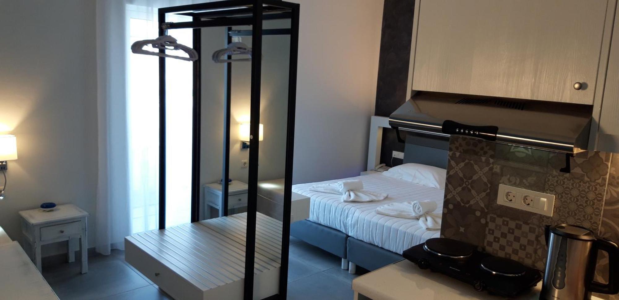 Aparthotel Niriides 3*