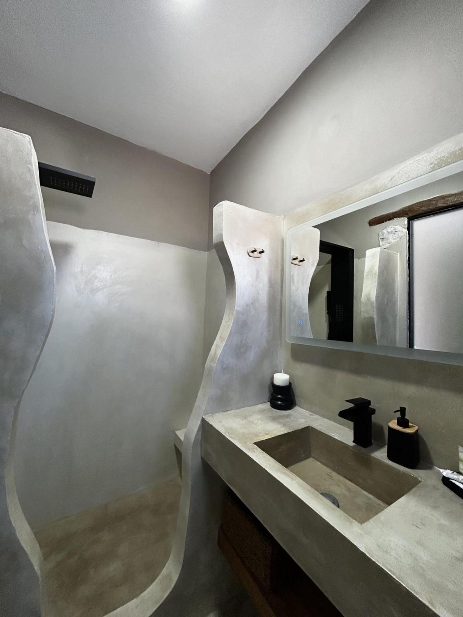 Sonia's Luxury With Jacuzzi Apartment