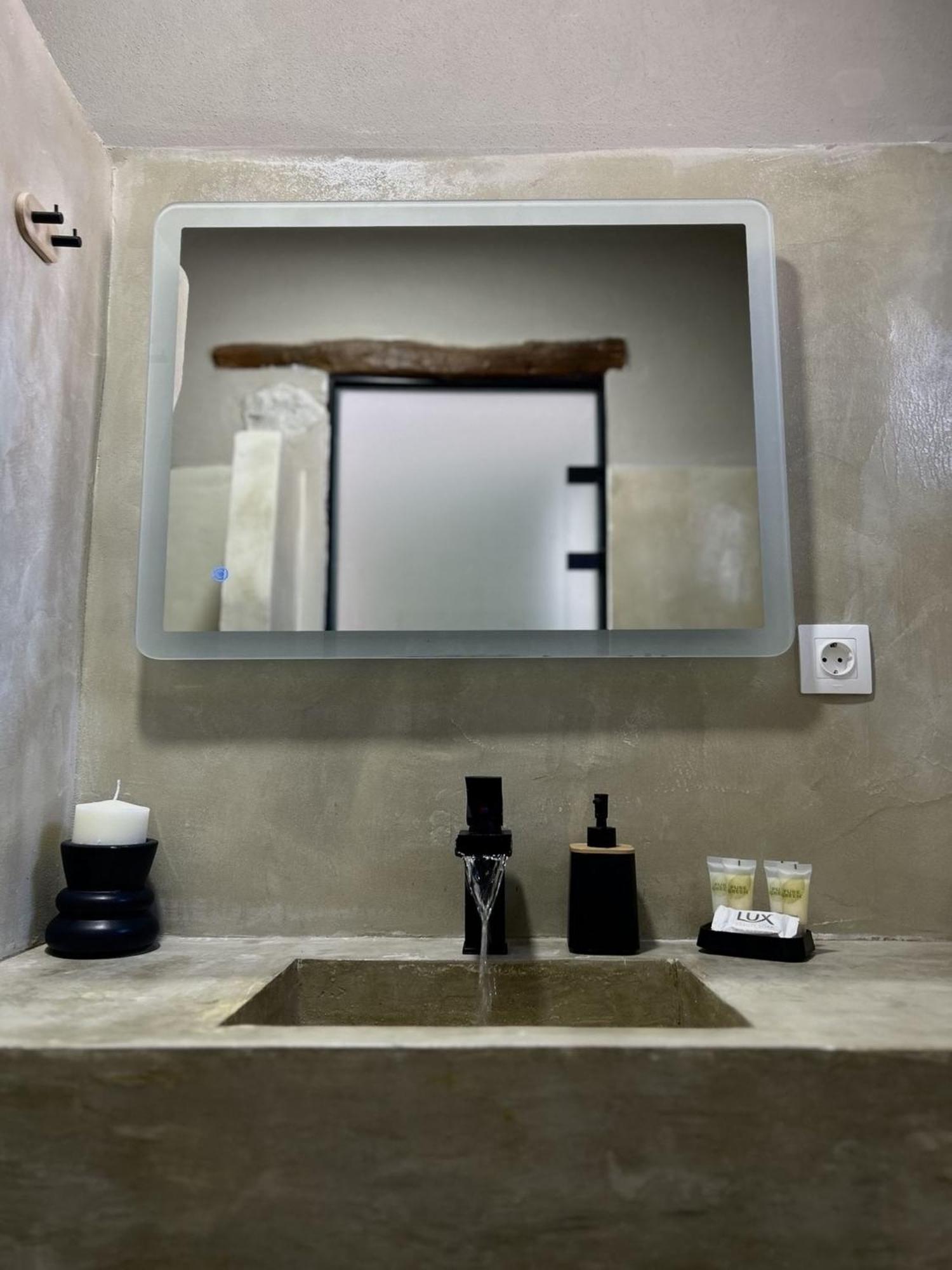 Sonia's Luxury With Jacuzzi Apartment *