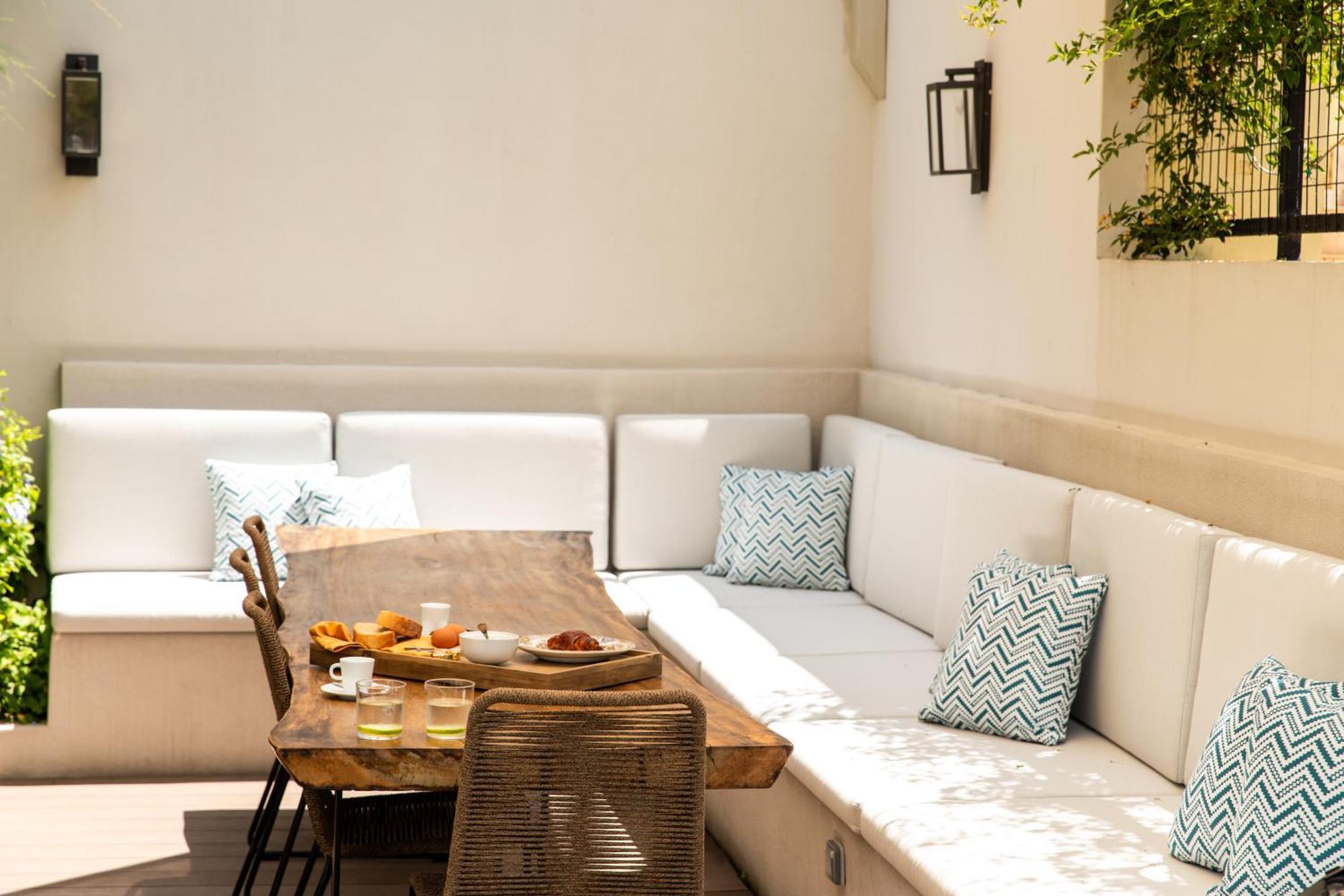Iris Aparthotel 3*