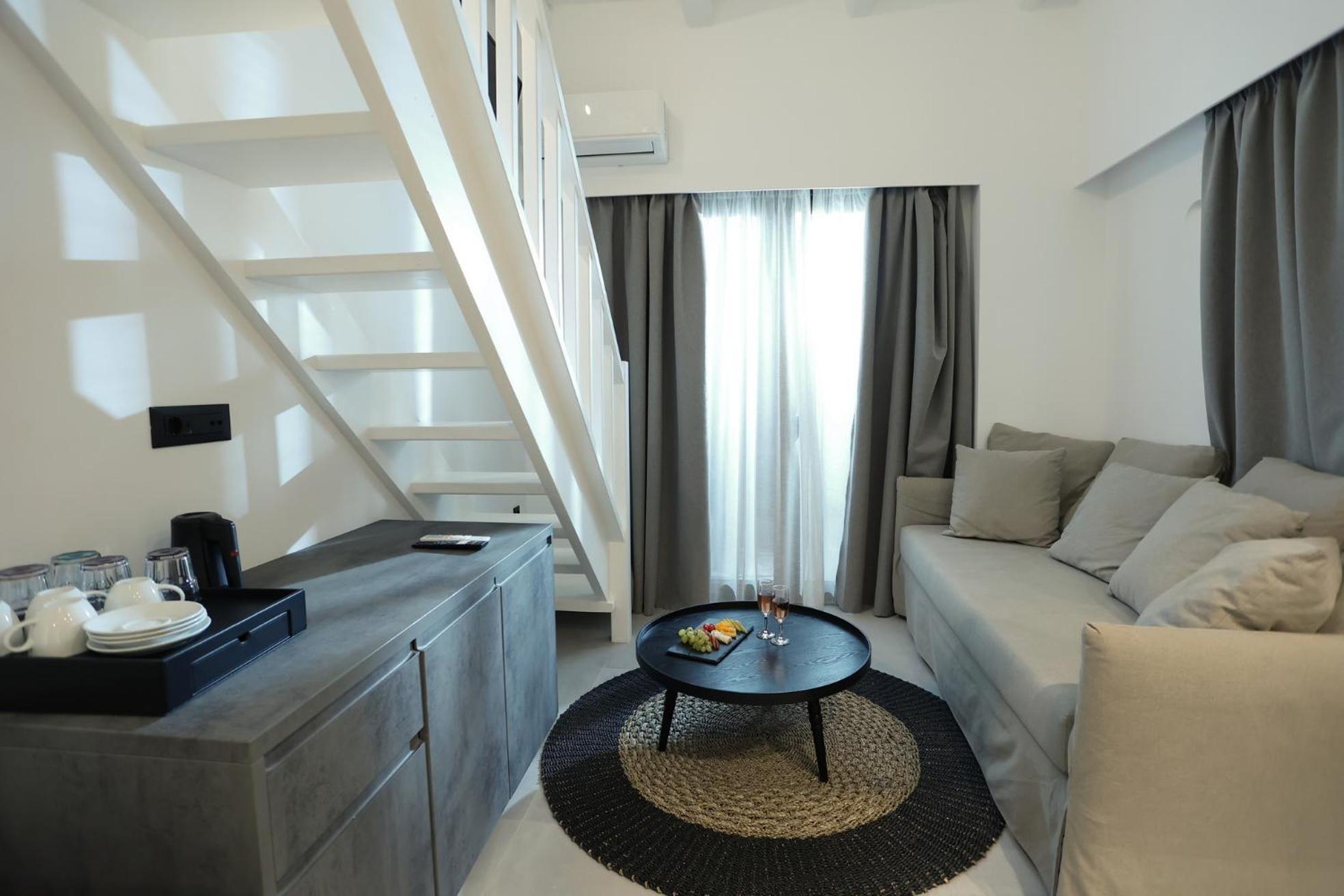 Yianna Hotel