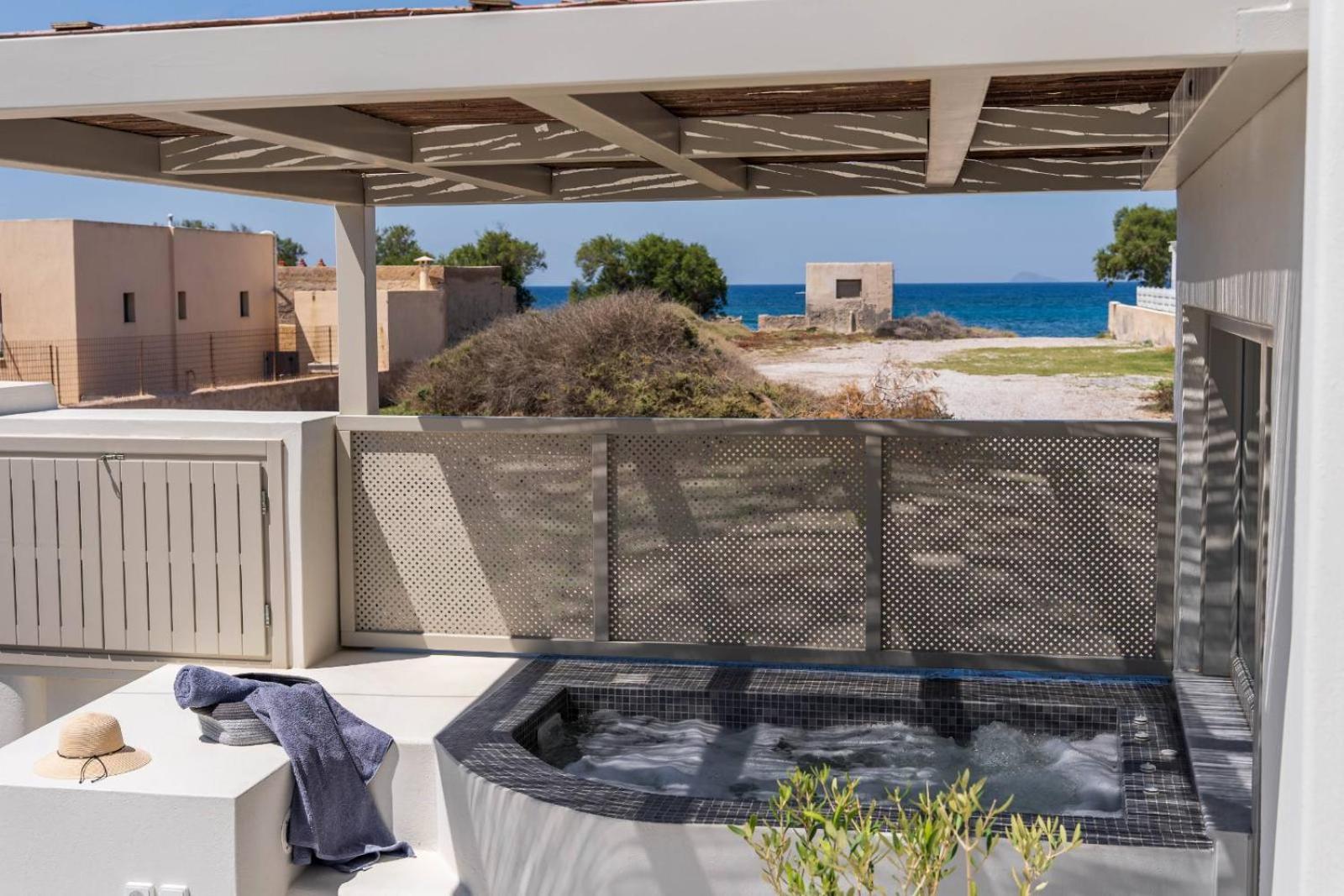 New Sea Serenity Next To The Sea With Private Jacuzzi Villa Vlychada