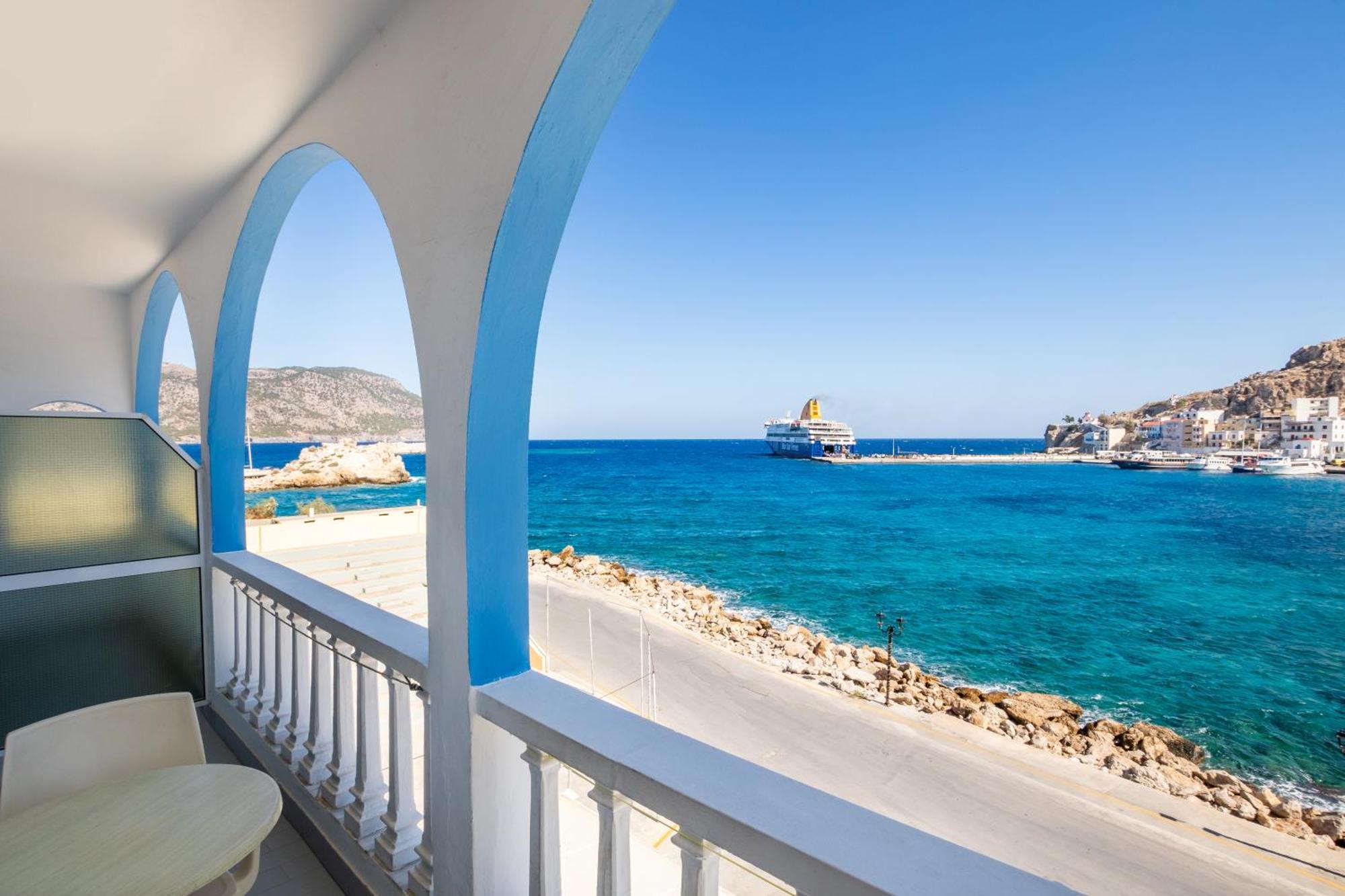 P I G A D I A B A Y * Karpathos Town (Pigadia)