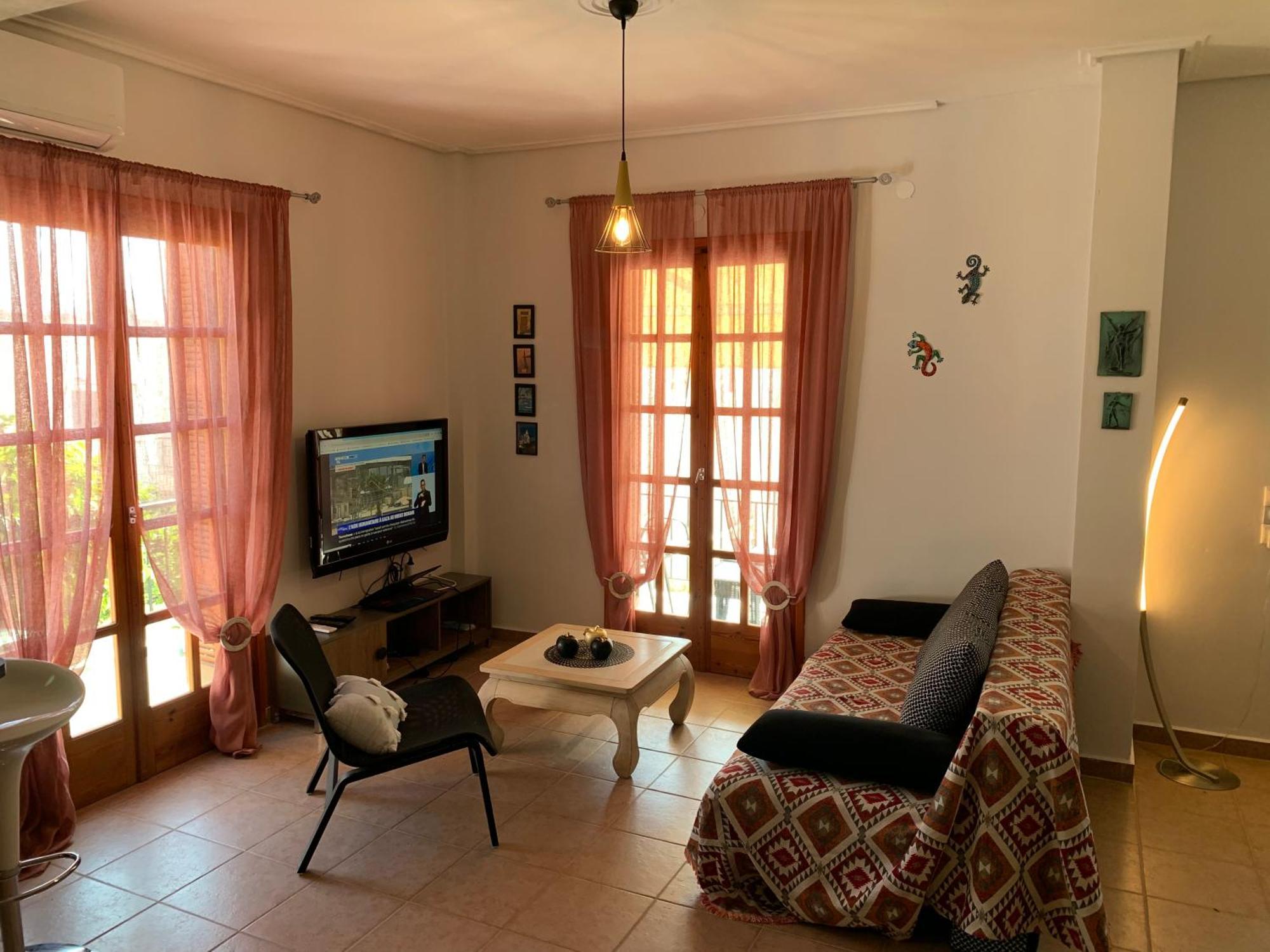 La Bandolaise A Perdika (Aegina)