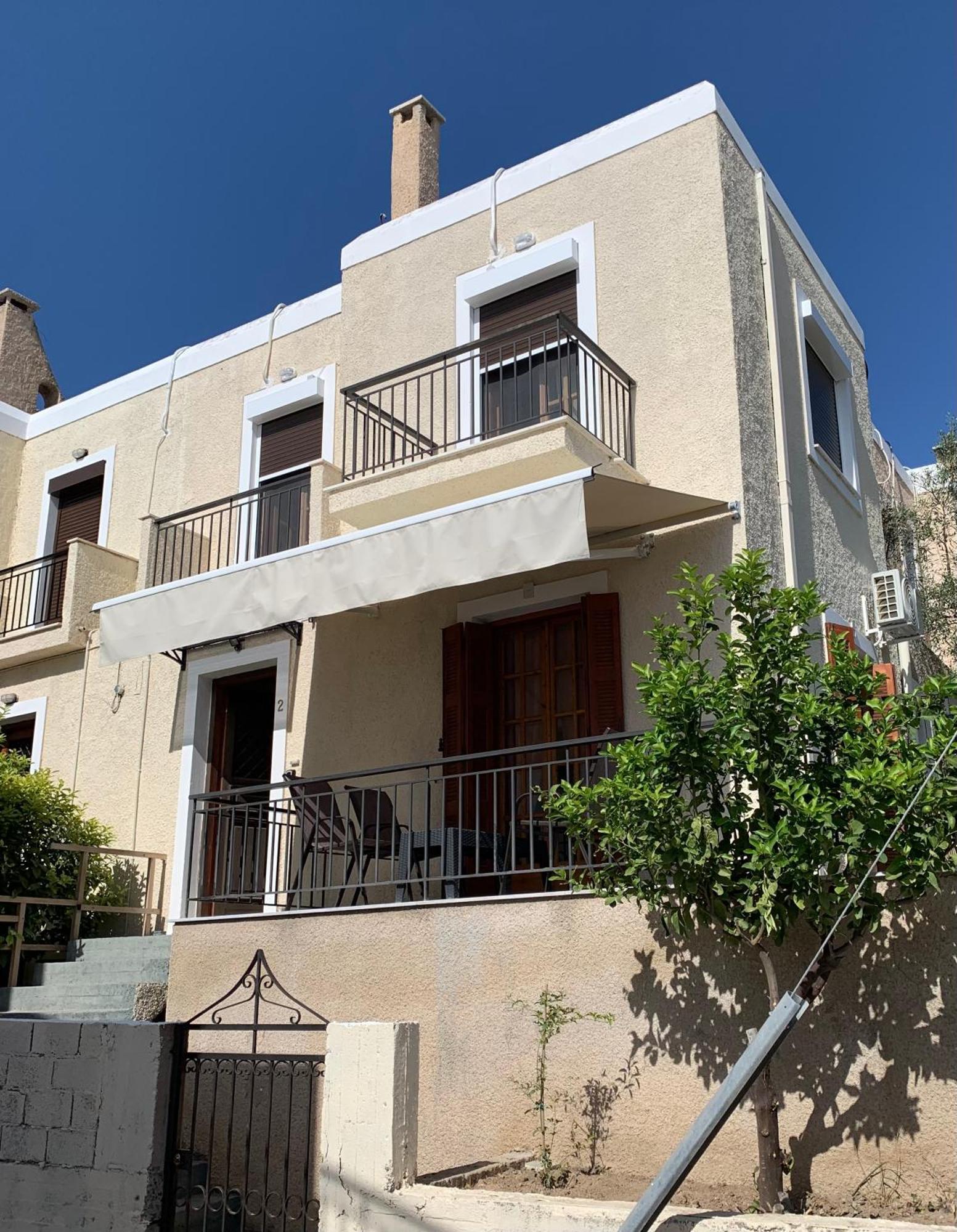 La Bandolaise A Perdika (Aegina)