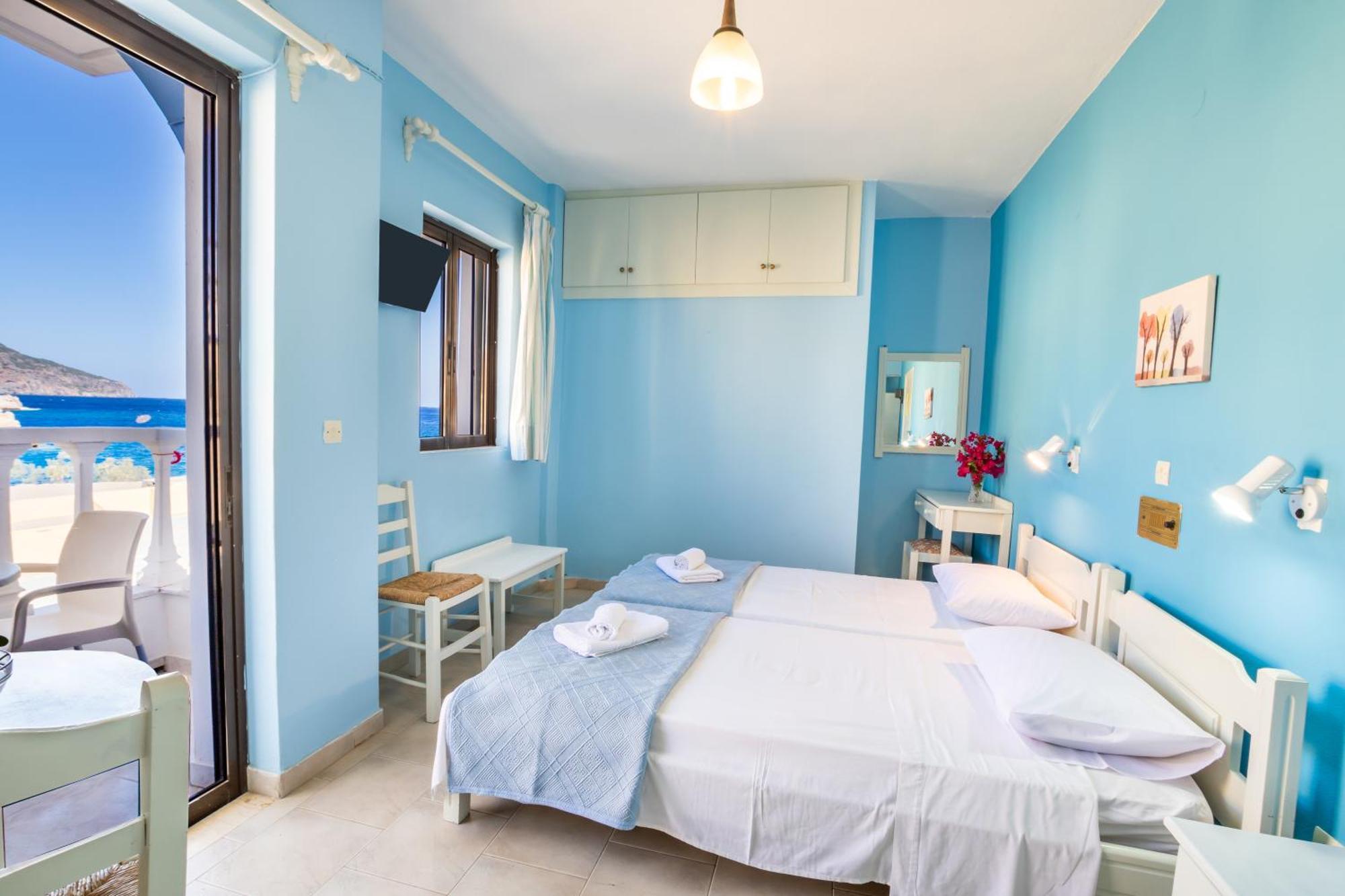 P I G A D I A B A Y * Karpathos Town (Pigadia)