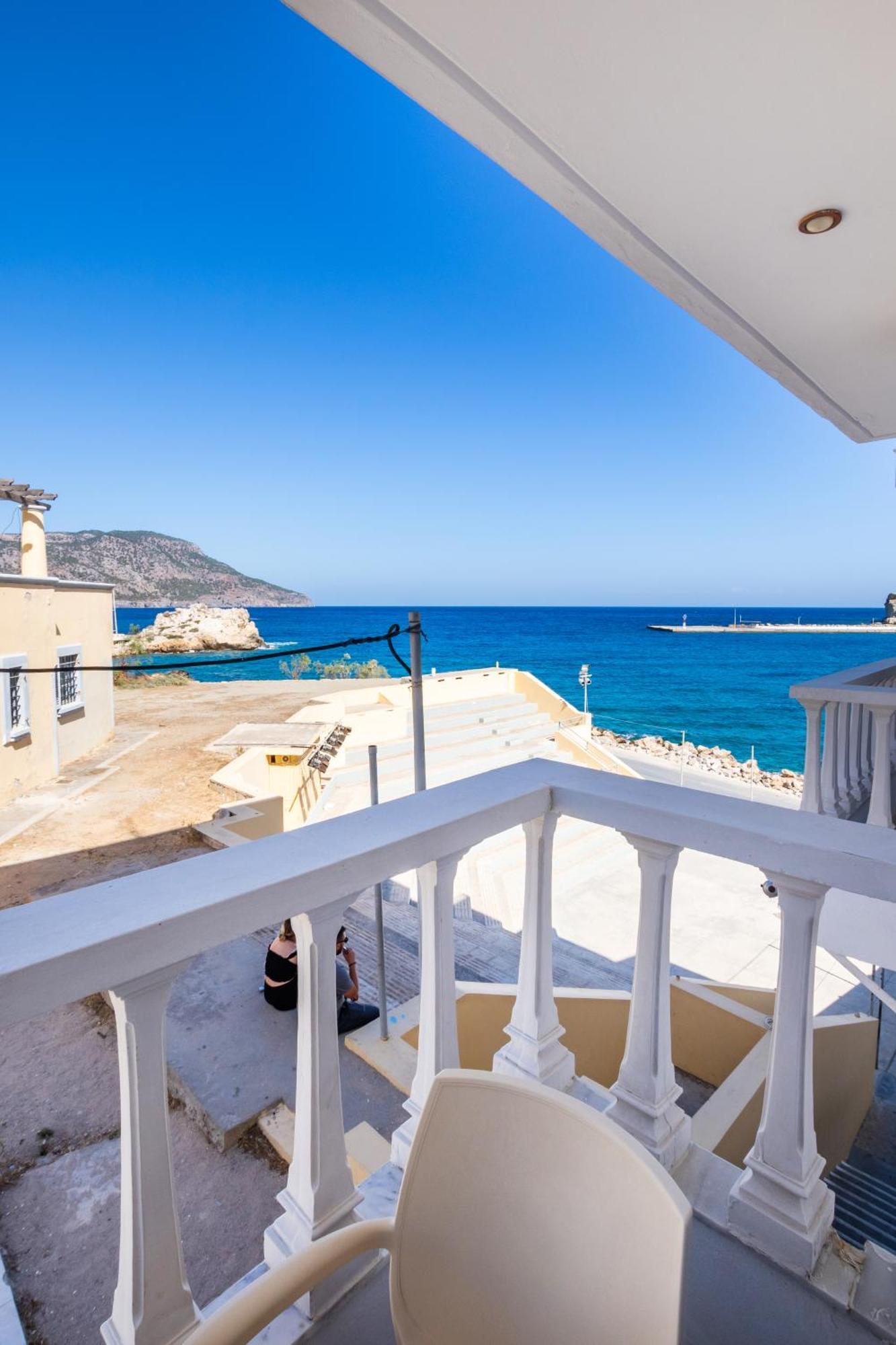 P I G A D I A B A Y * Karpathos Town (Pigadia)