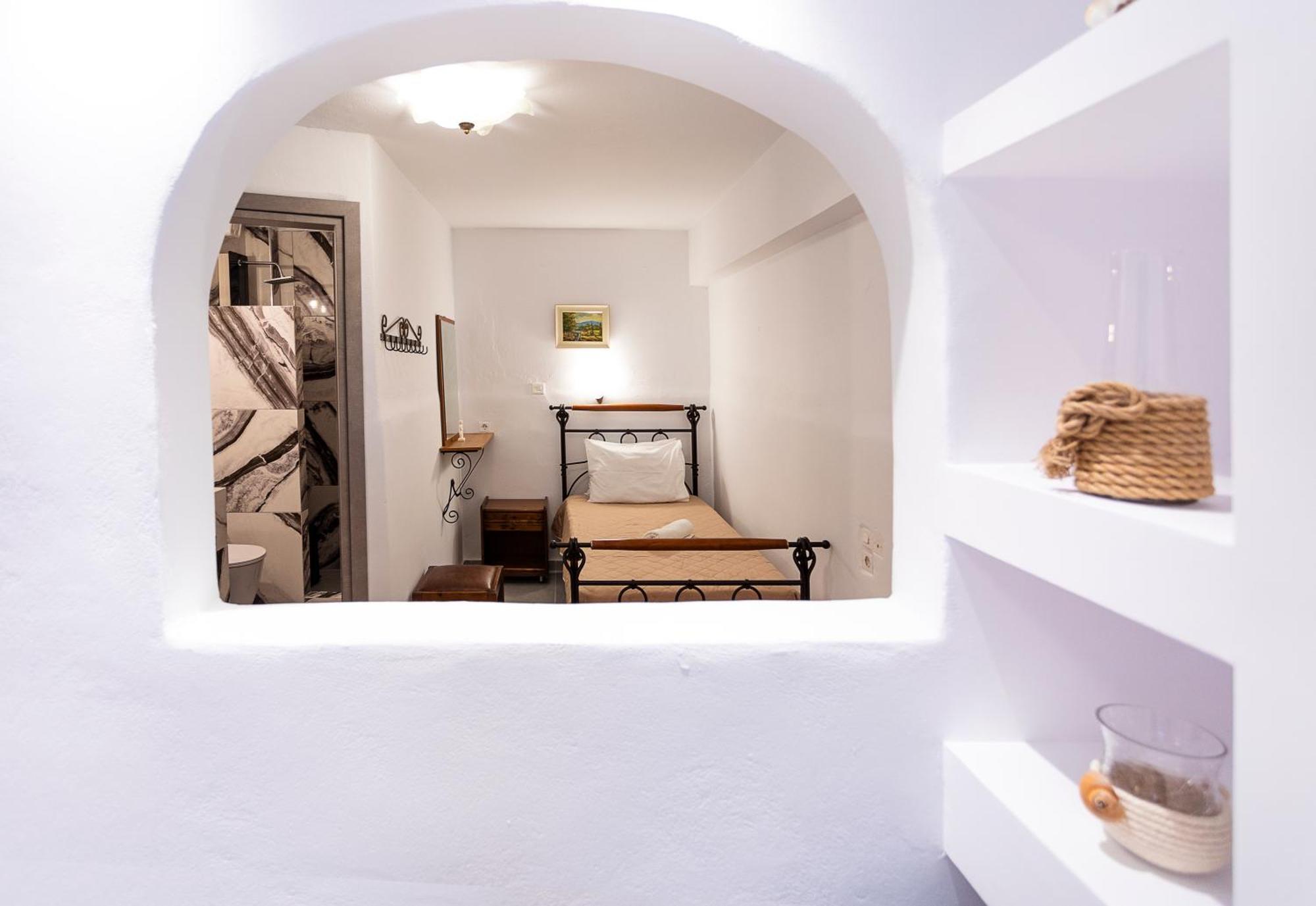 Guest house Vassilia On The Serifos Livadakia