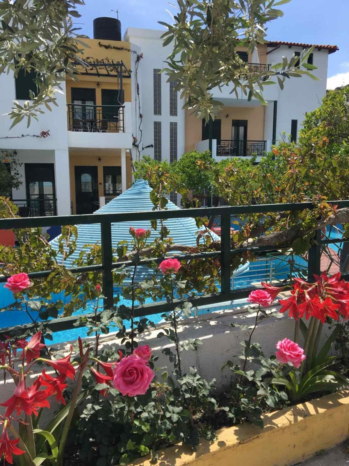 Kastro Aparthotel 3*