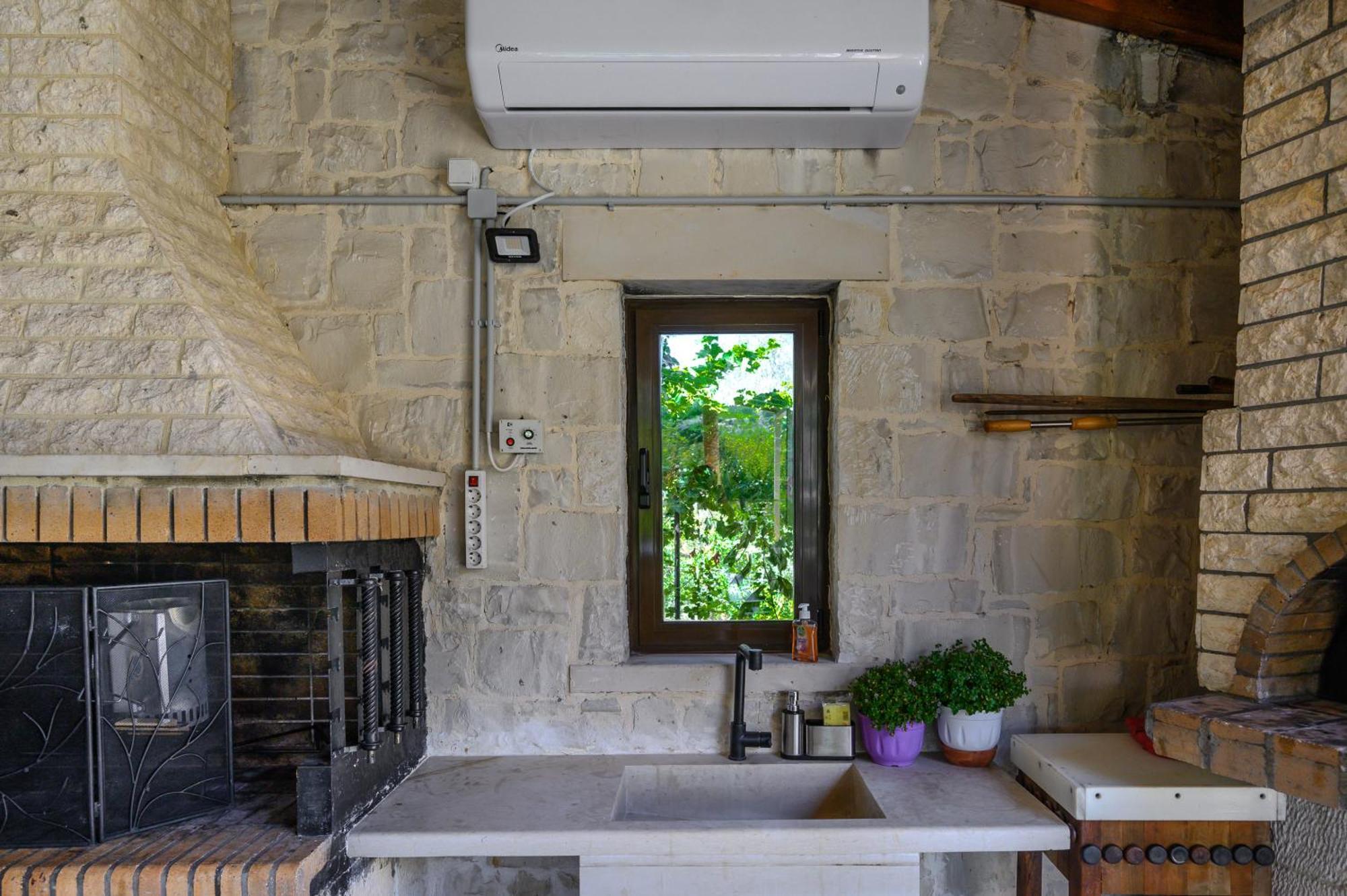 Villa Kipo Paradiso Stone Kirianna
