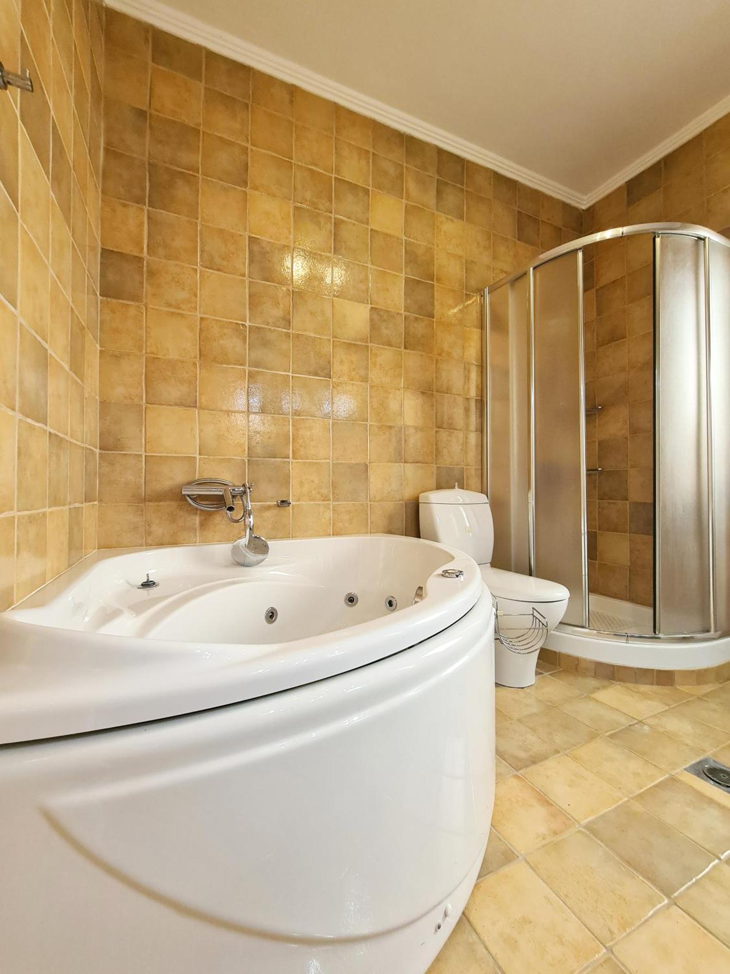 Victoria - 3 Bedroom With A Private Pool *