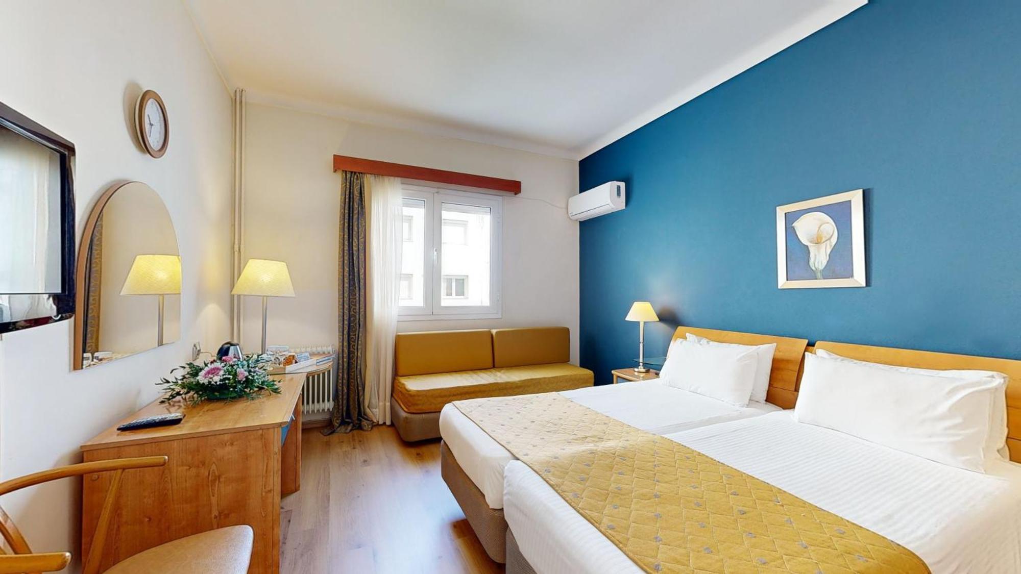 Lucy 4* Chalkida