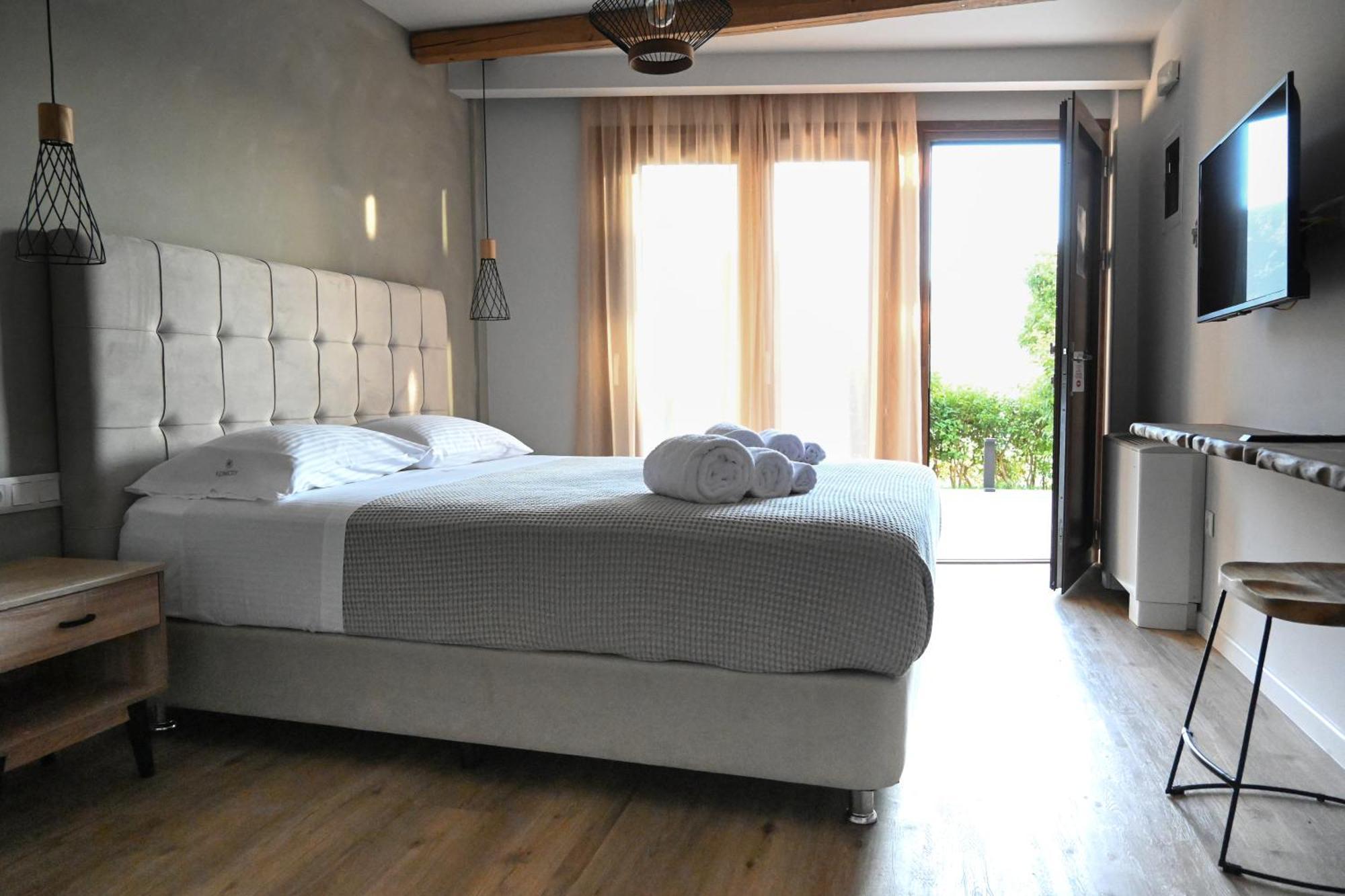 Aparthotel Komody Delphi