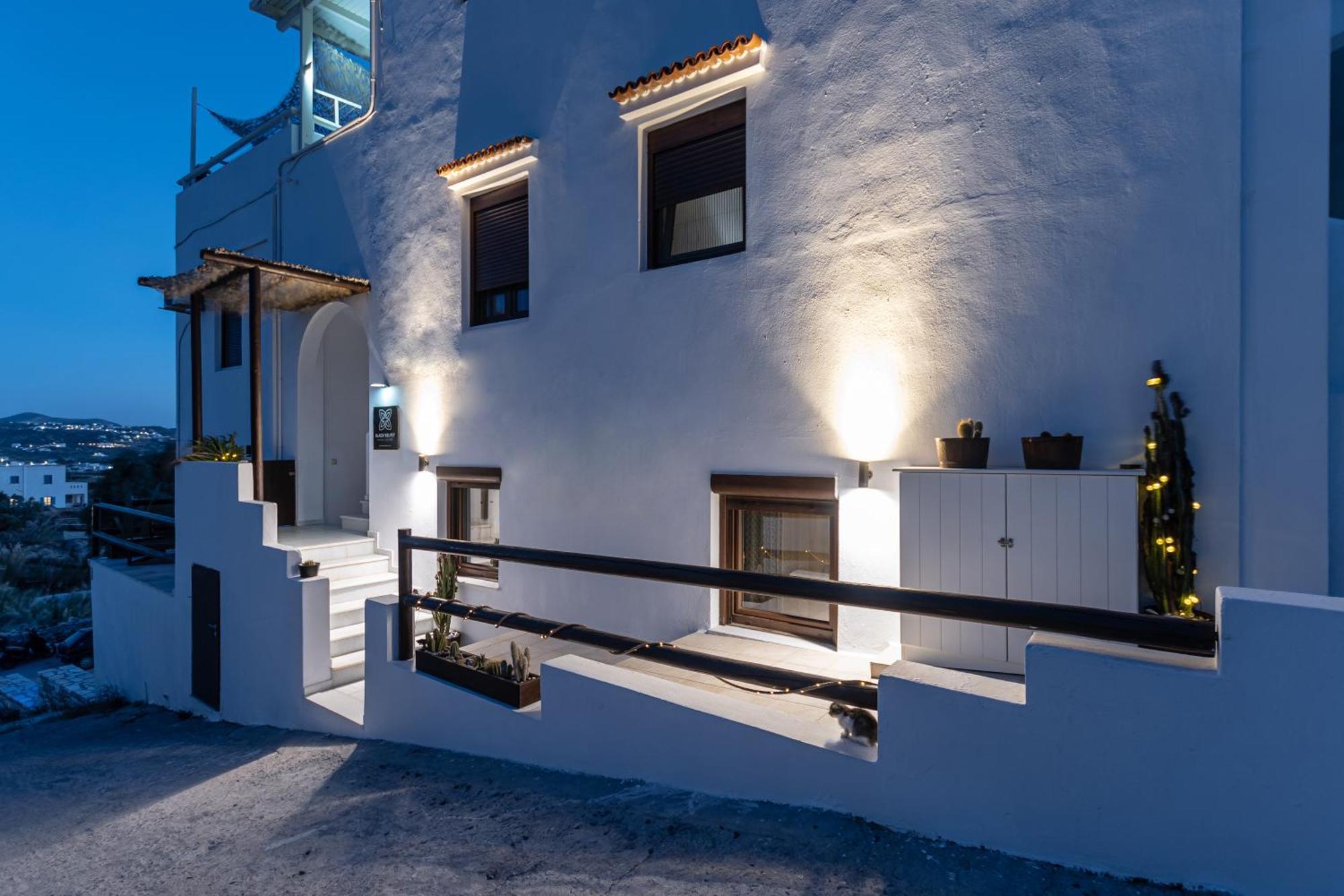 Villa Black Velvet