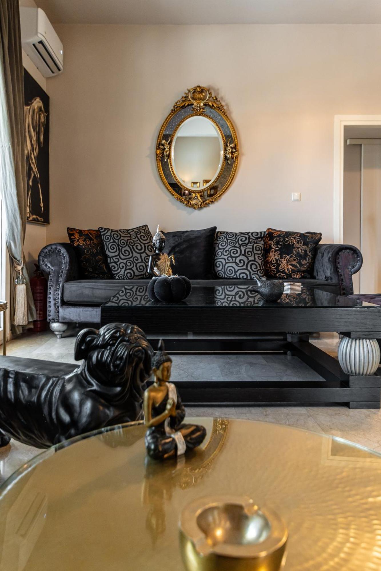 Black Velvet Villa *